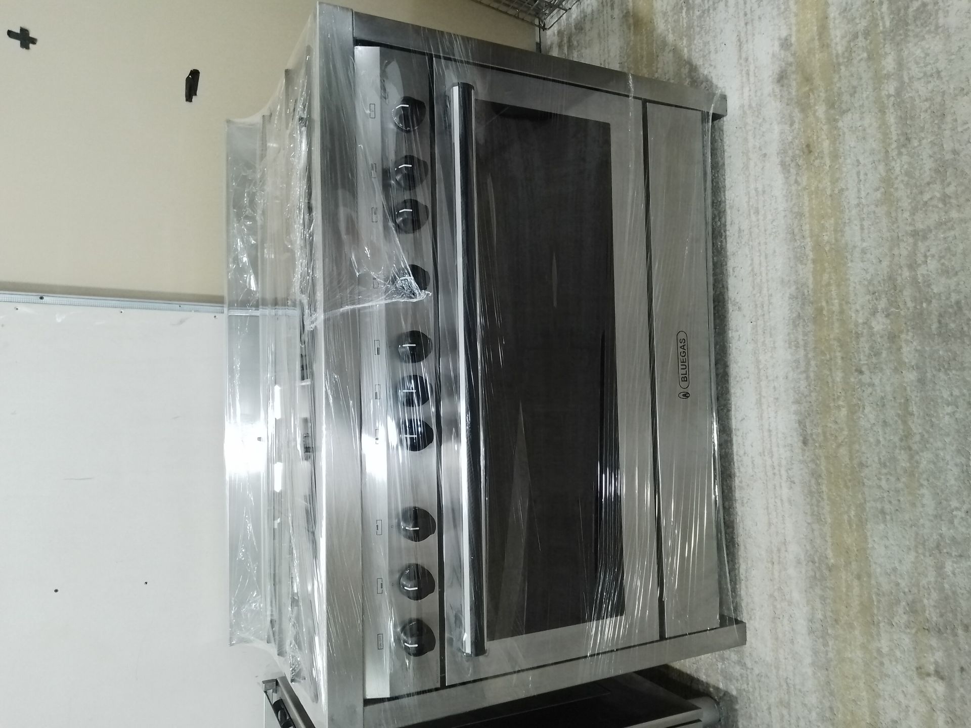 Italian 6 burner full gas cooking Renge sell  - Image 4