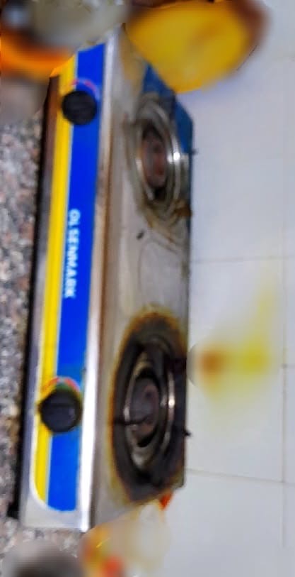 Gas stove with cylinder plus pipe - Image 4