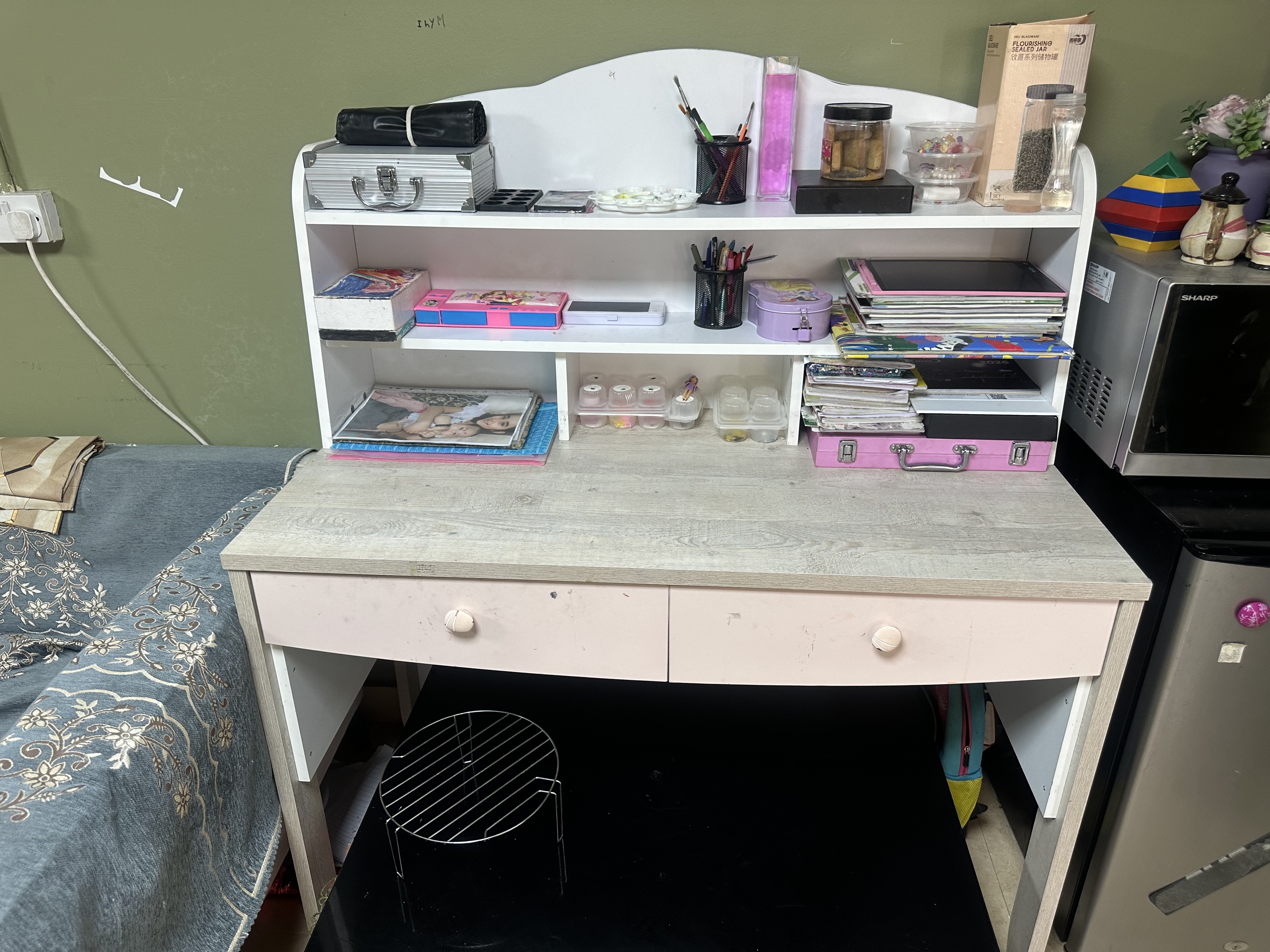 Study table  - Image 4