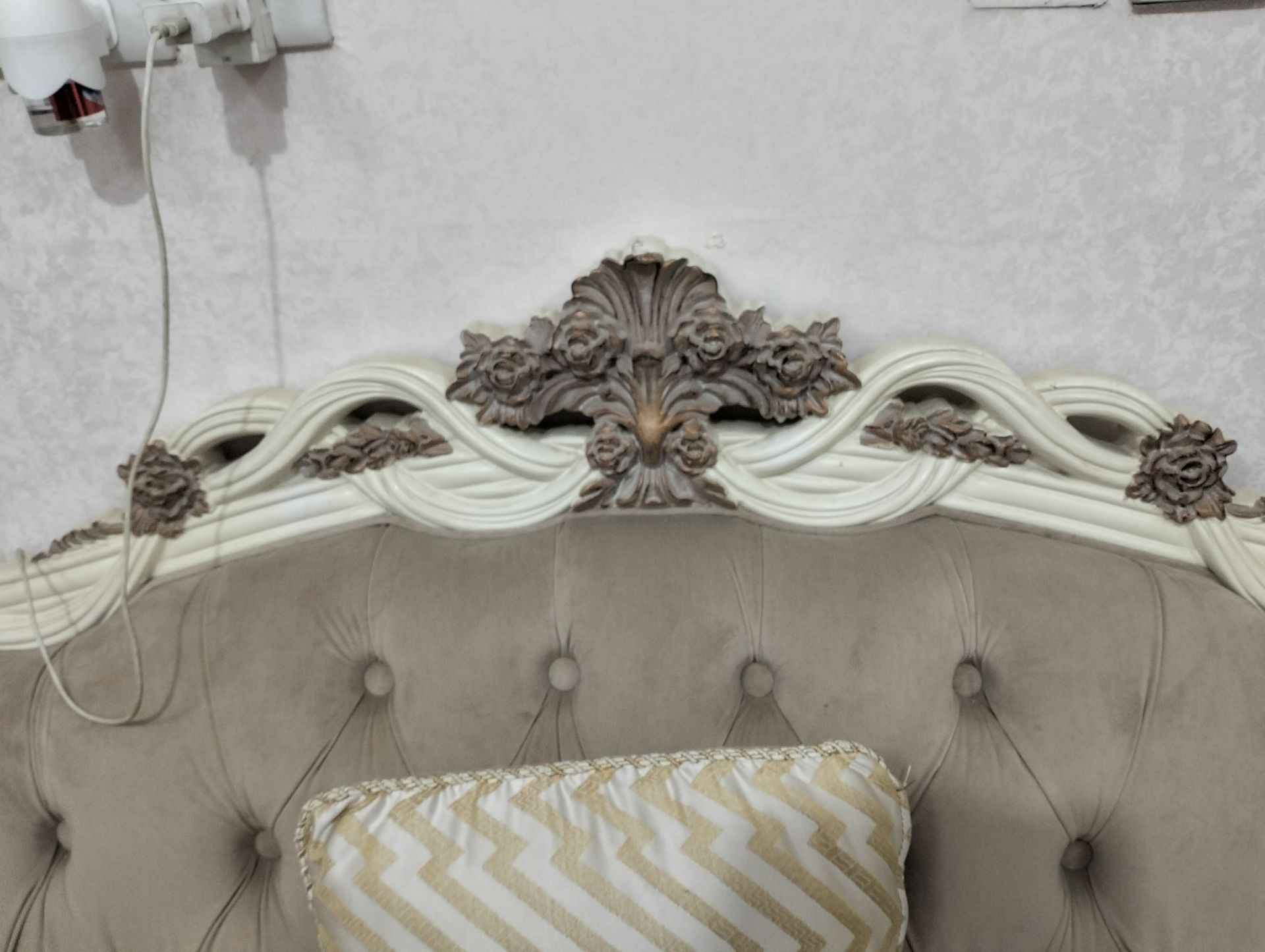 Home r us brand 4 seater sofs - Image 4