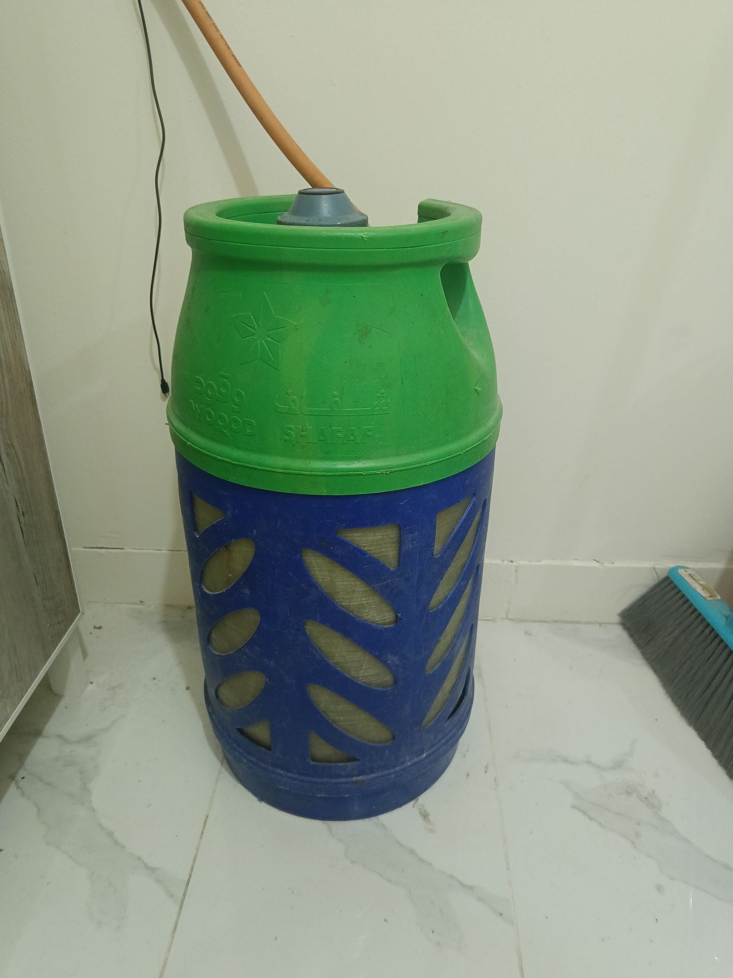 Gas cylinder, small stove, regulator and one lighter for urgent sale - Image 4