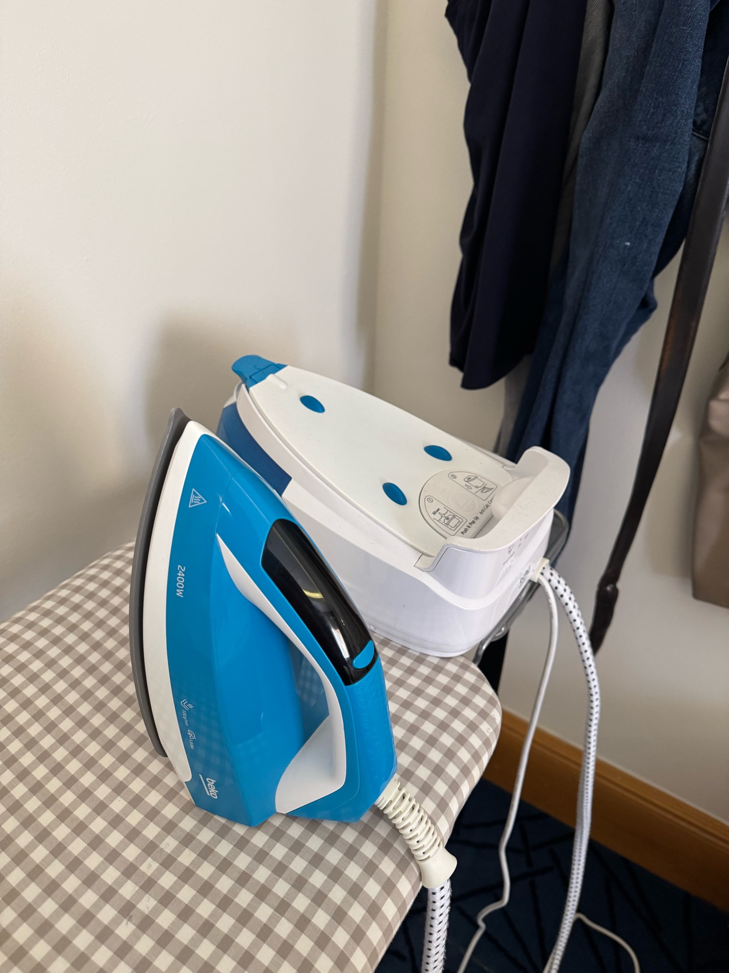 Steam Iron 2400W - Image 3