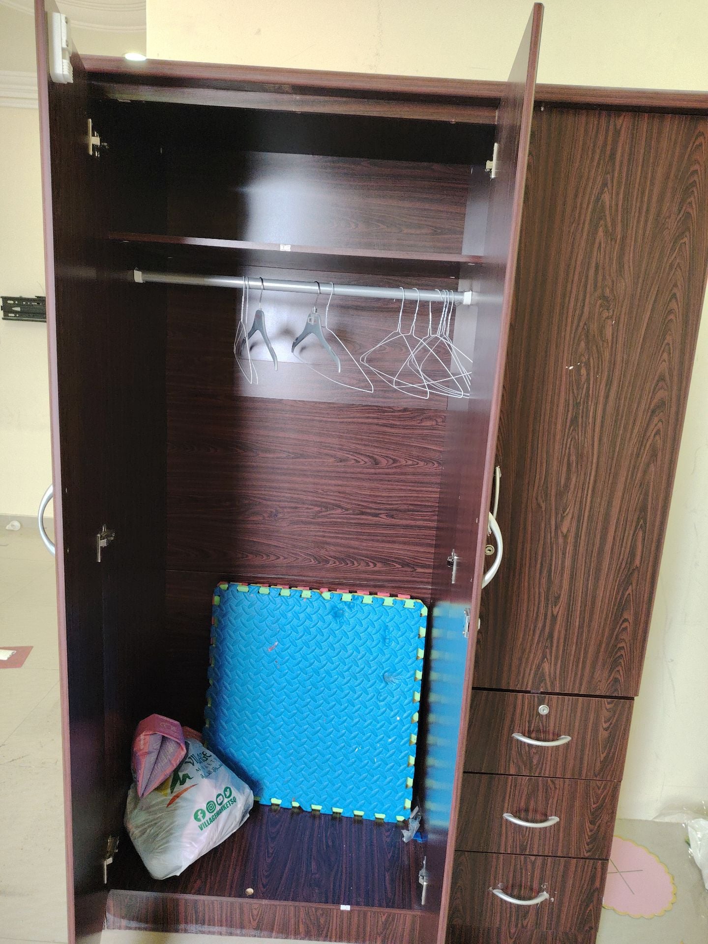 Wardrobe 3 doors in good condition like a new  - Image 2