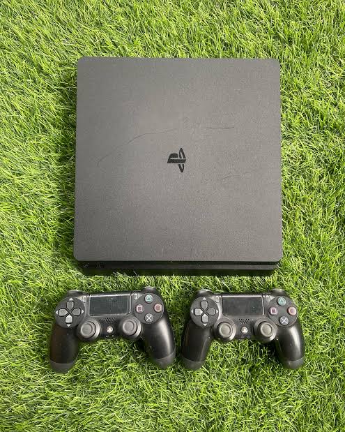 PS4 and Two Controllers and PS4 games - Image 1