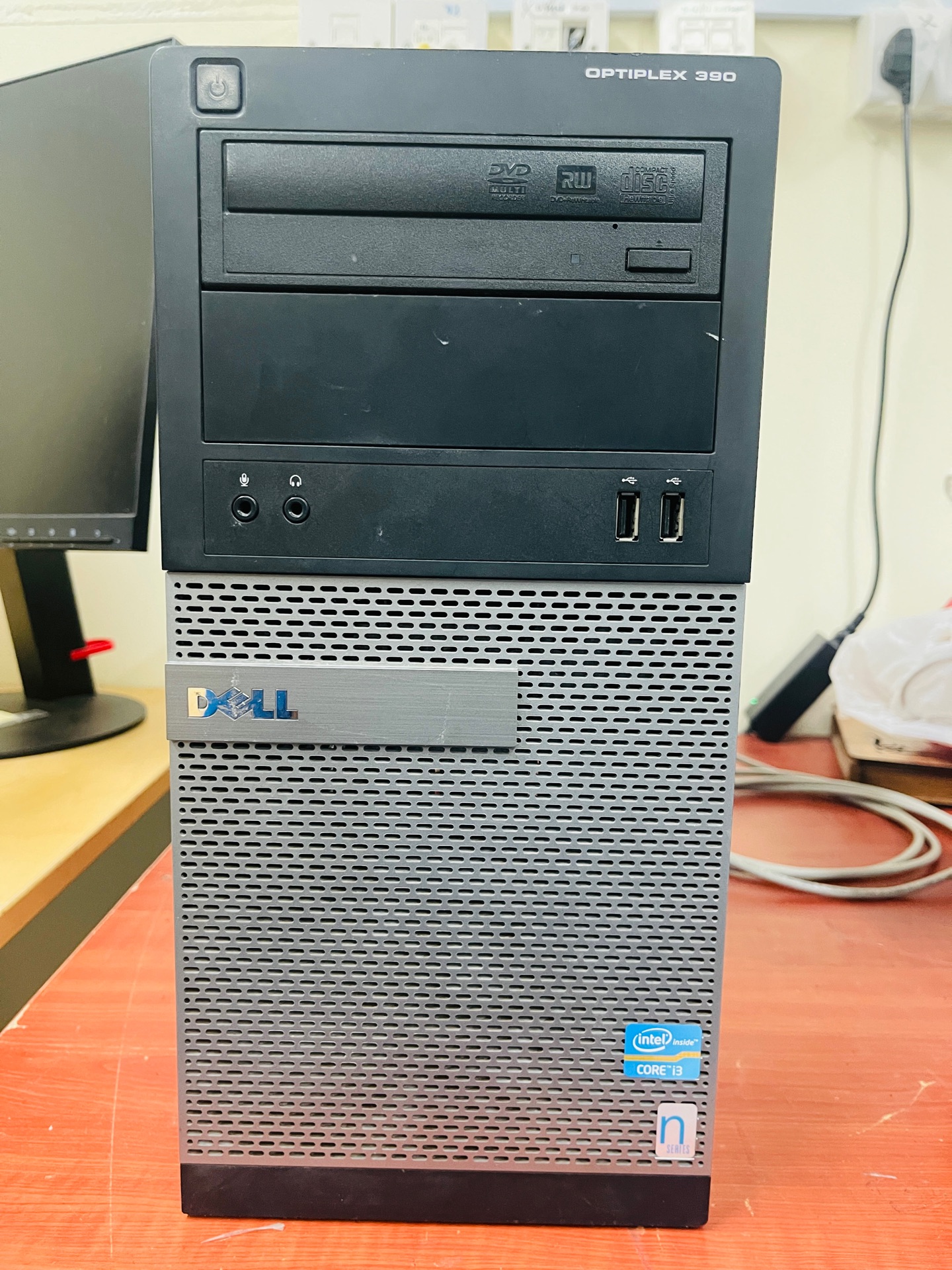 لابتوب Dell مستعمل بذاكرة 8 جيجابايت ومعالج Intel Core i3 - Image 3