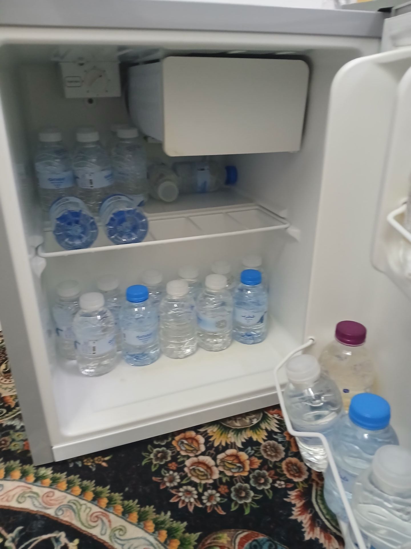 His Hisense mini refrigerator for sale good condition  120 Qr. - Image 4