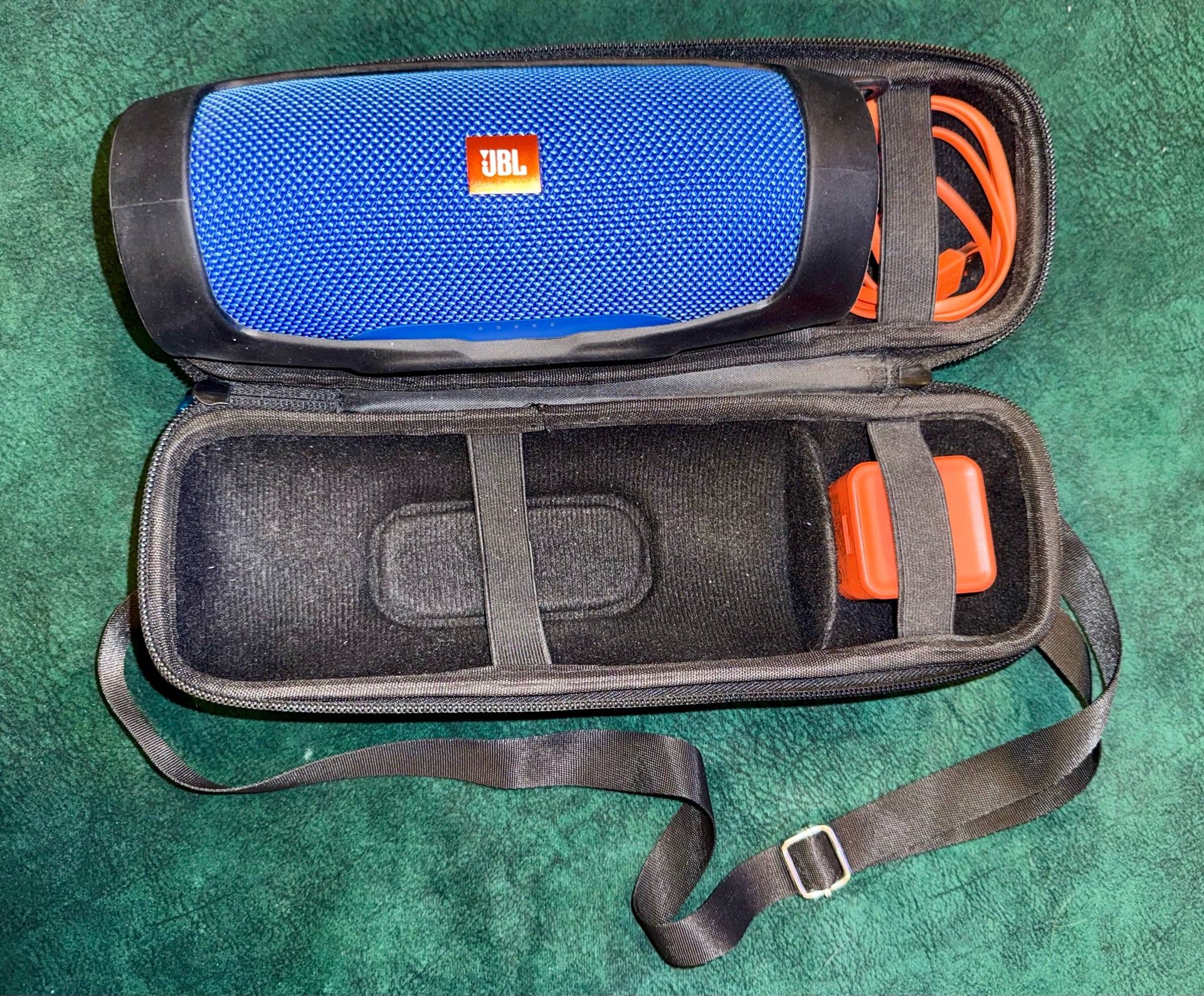 JBL CHARGE 3 with carrying case and rubber protector - Image 8
