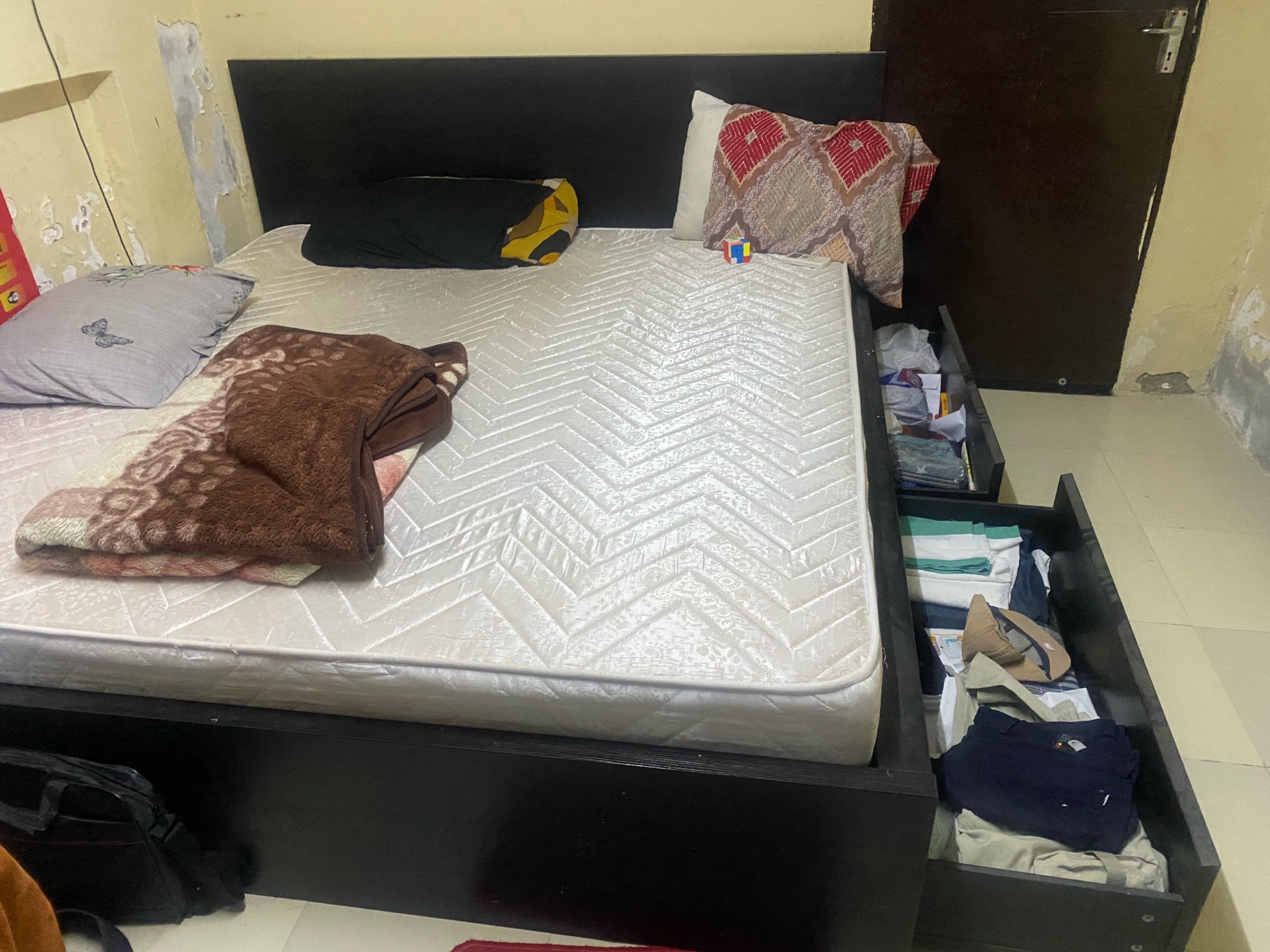 Bed and mattress with good condition  - Image 3