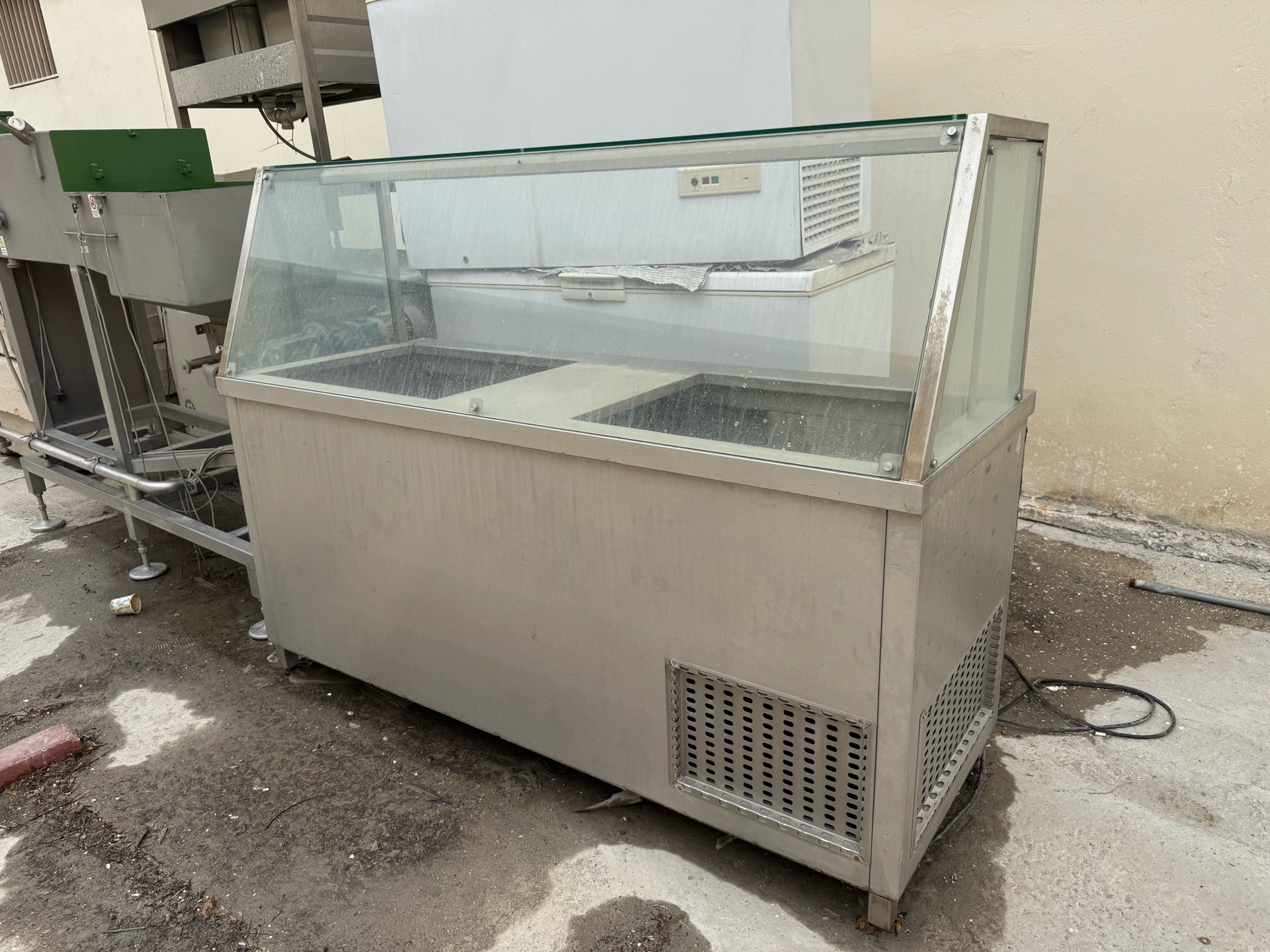 Cream making machine and chest freezers Urgent - Image 5