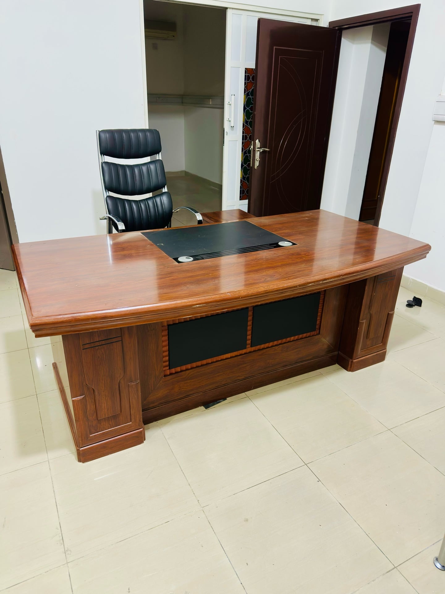 Used Office Furniture Sale Call — 33087737 - Image 1