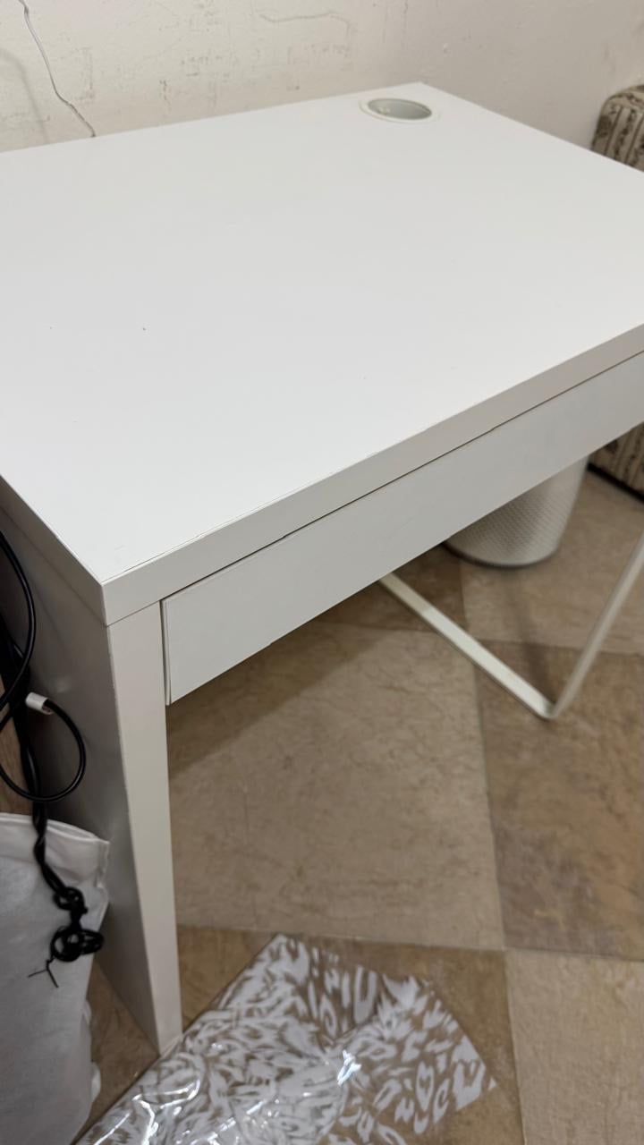 Ikea MICKE desk White  - Image 4