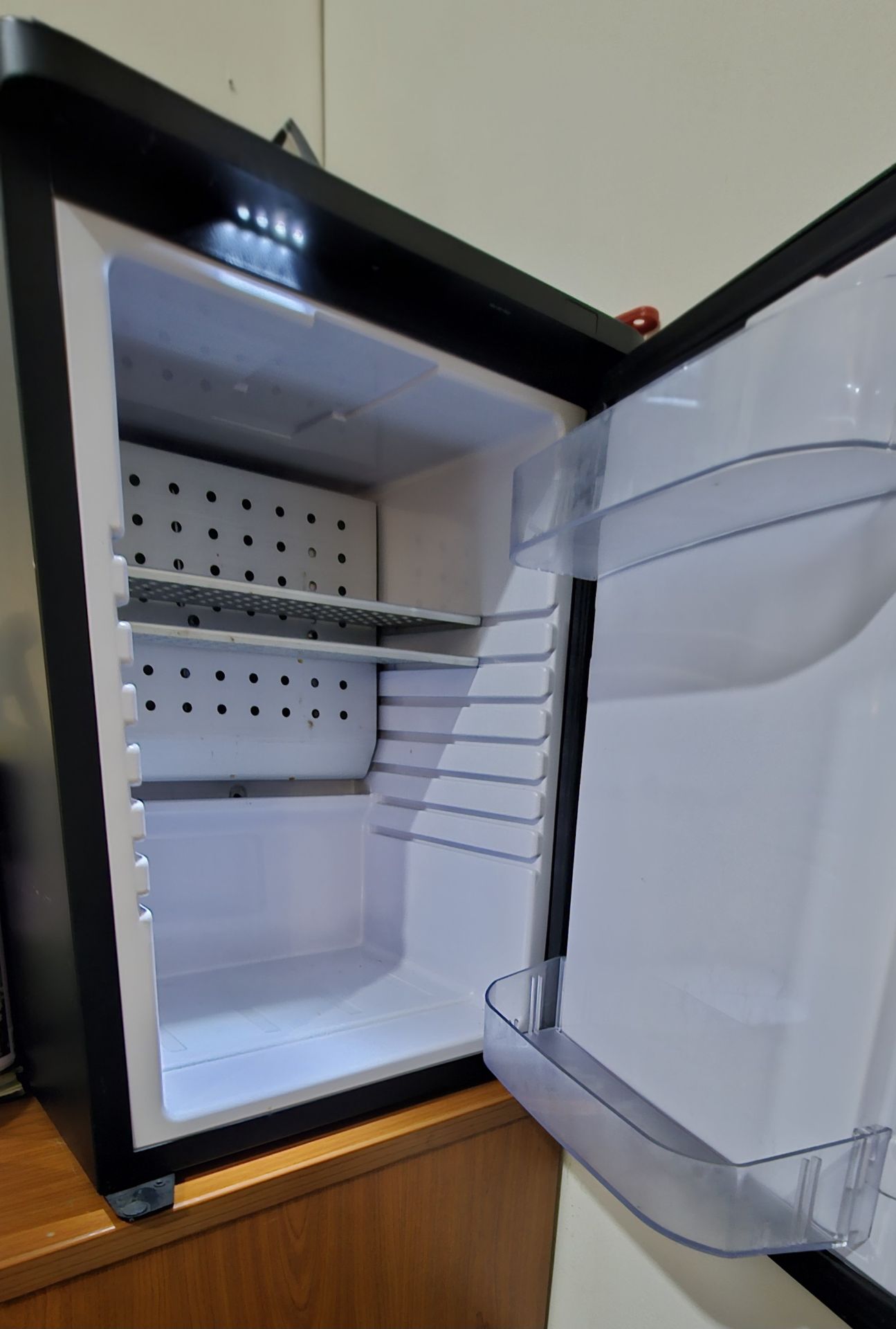 Mini Bar – Excellent Condition (Like New) - Image 3