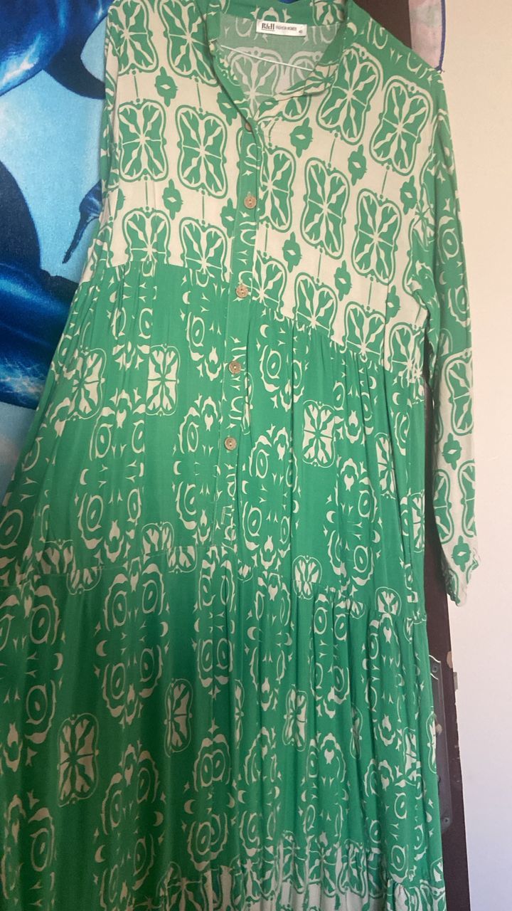 Beautiful clothes - Image 4