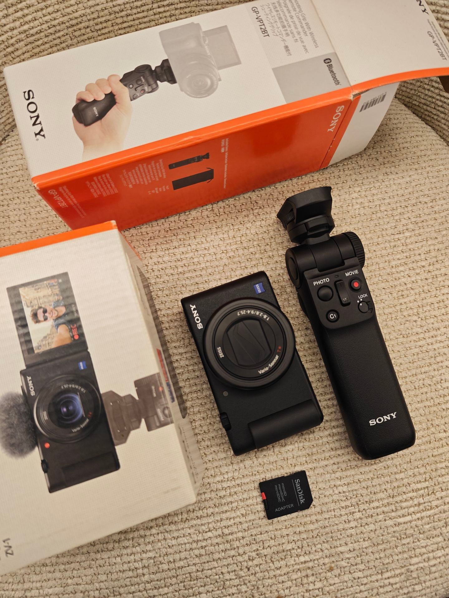 طقم كاميرا Sony ZV-1 و Grip - Image 6