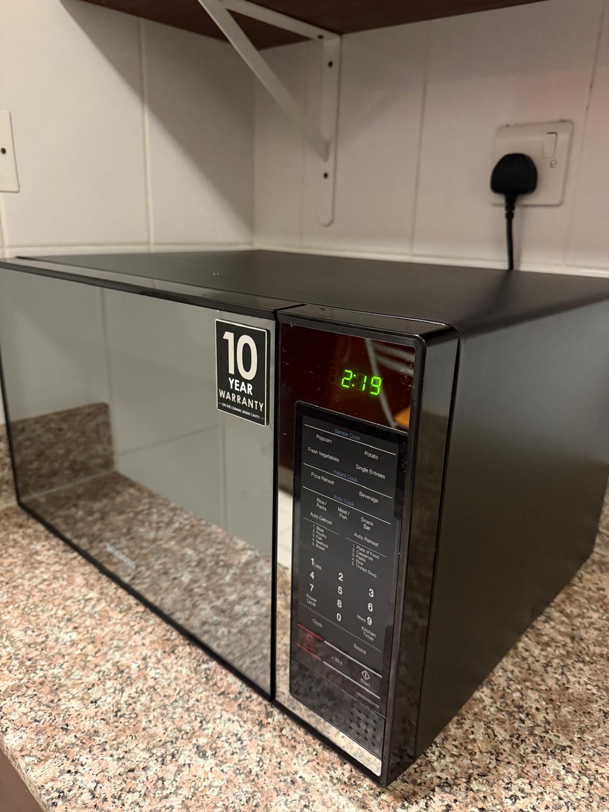 LG microwave - excellent - Image 1