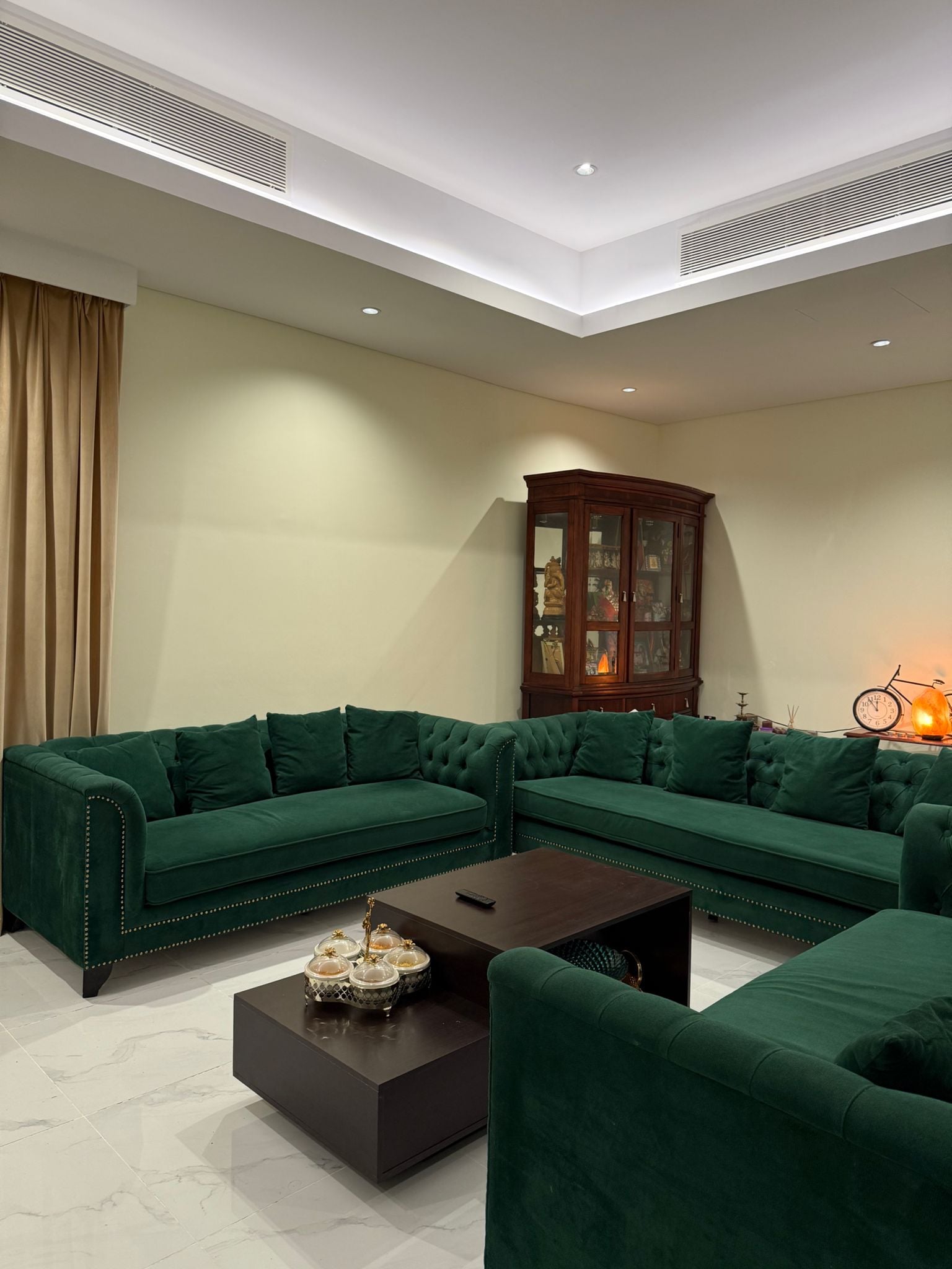 Sofa set 10 seaters with pillows - Image 3