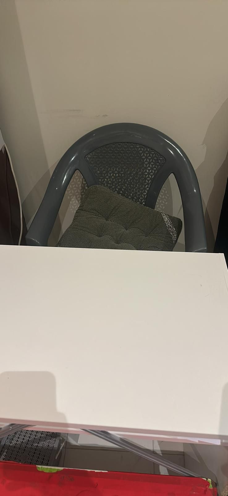 Computer table and chair  - Image 4