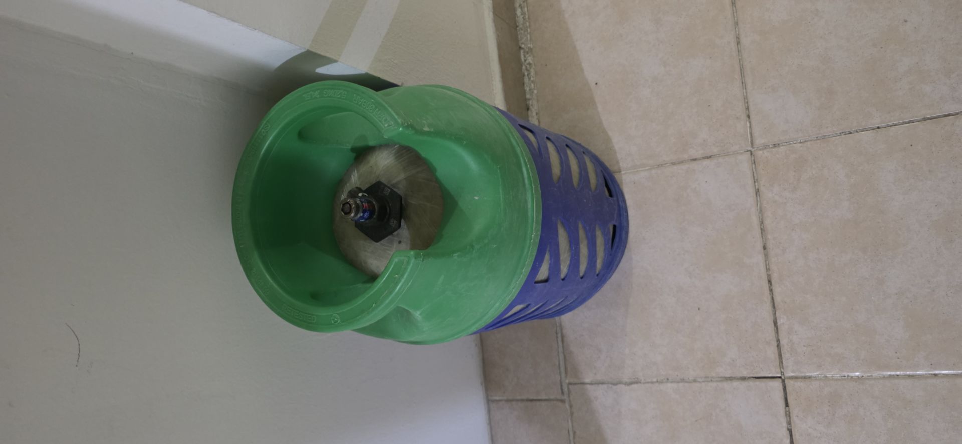 Gas cylinder  - Image 2