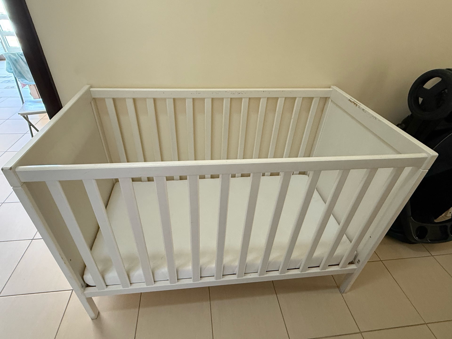 Baby cot with Mattress - Image 1