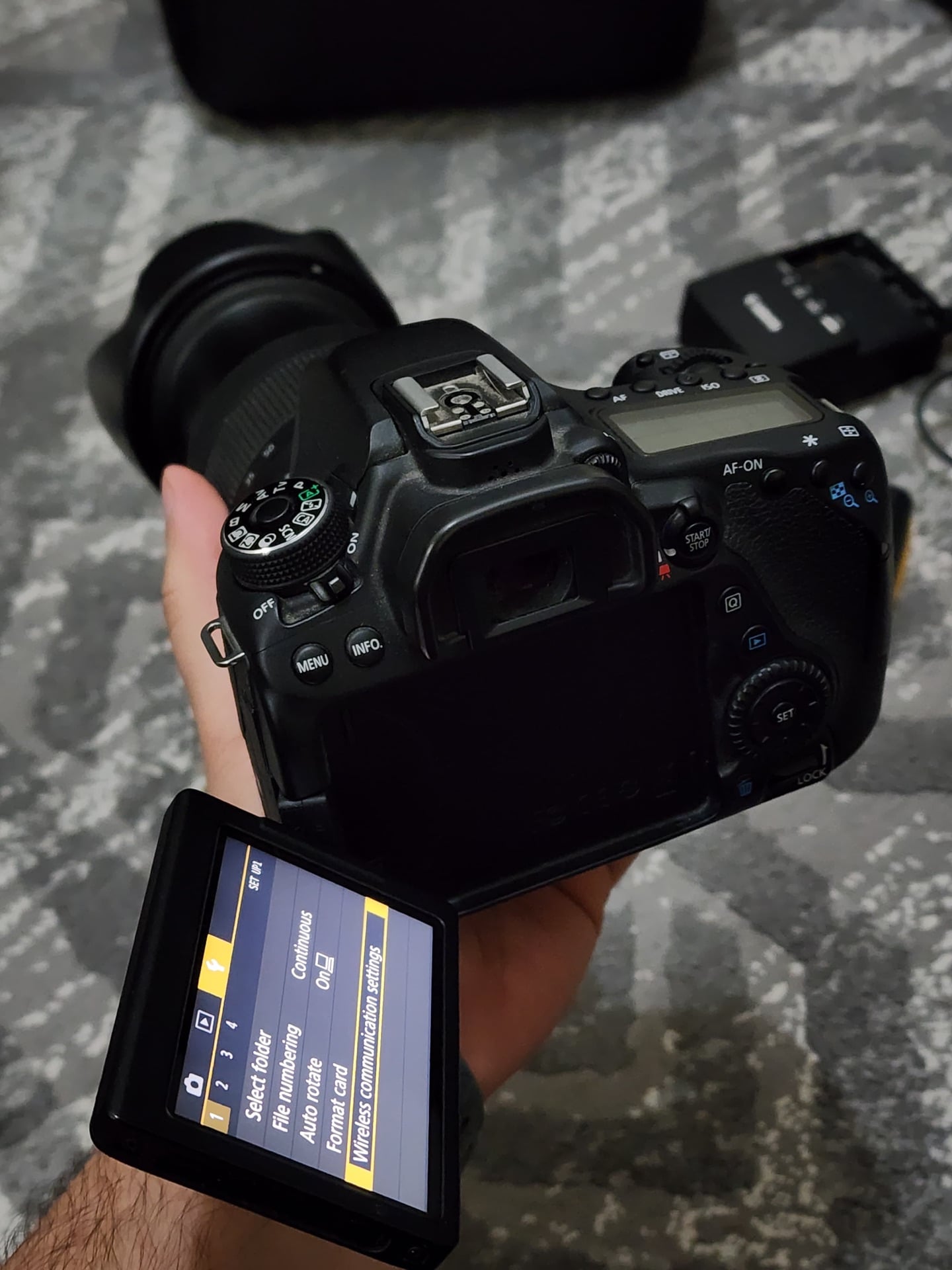 Canon camera 80D with all accessories and lens - Image 2