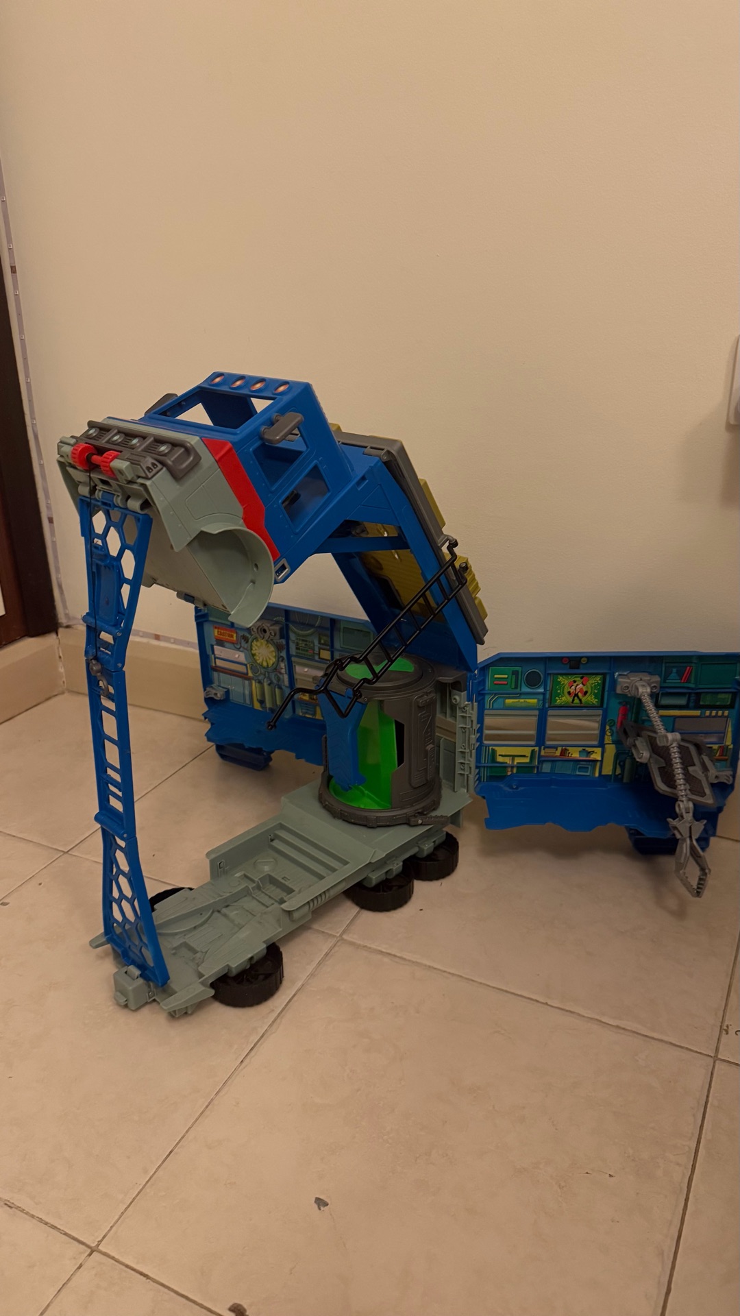 Ben 10 Rustbucket Delux Vehicle Transforming Playset - Image 6