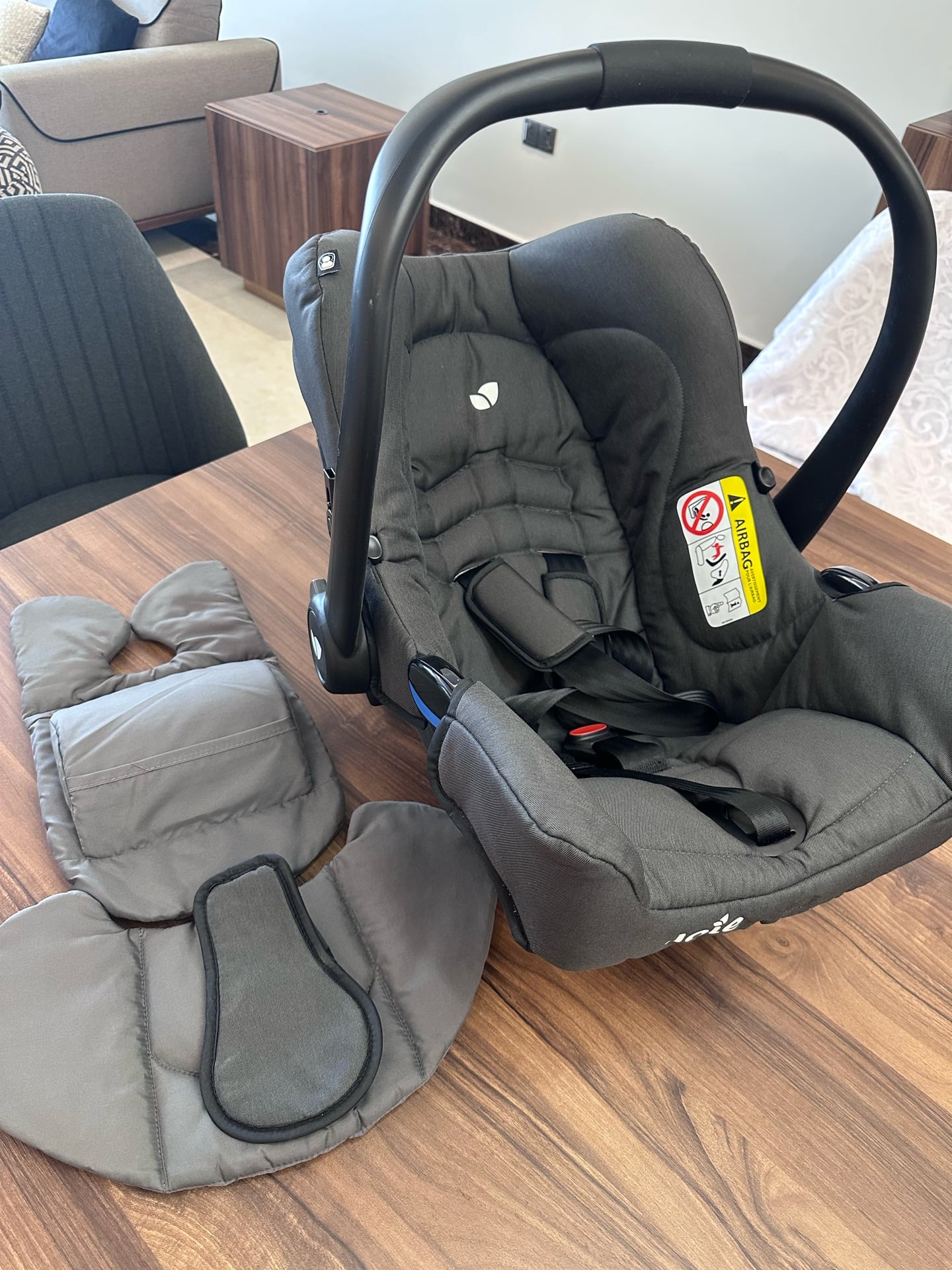 Joie Baby Car Seat (0–13 kg) – Excellent Condition - Image 1