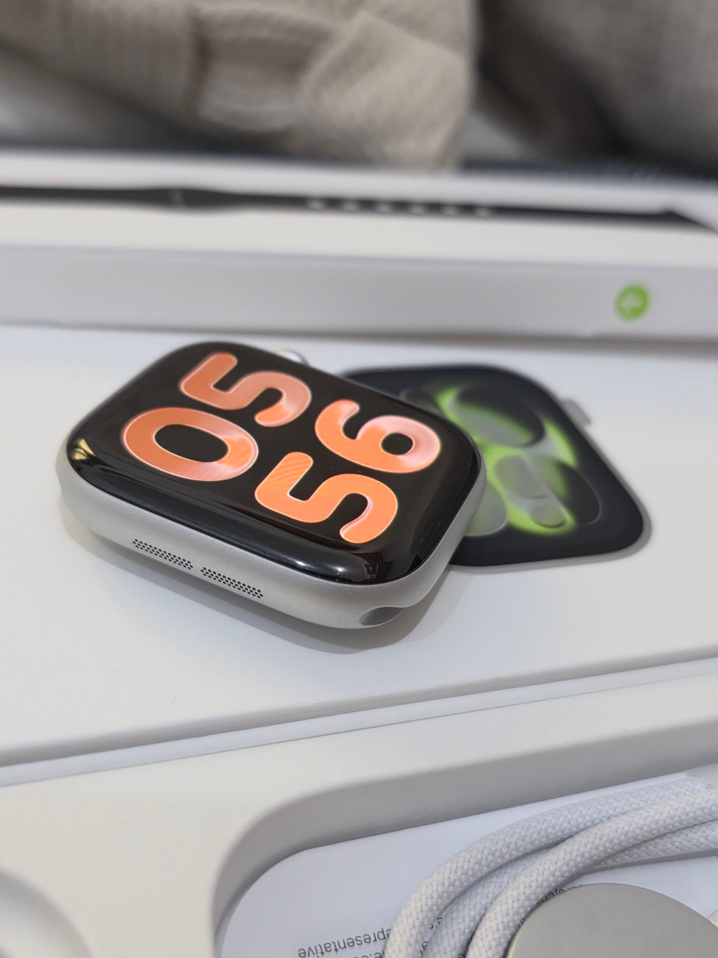 Apple Watch S11 46mm Silver Cellular+GPS - Image 2