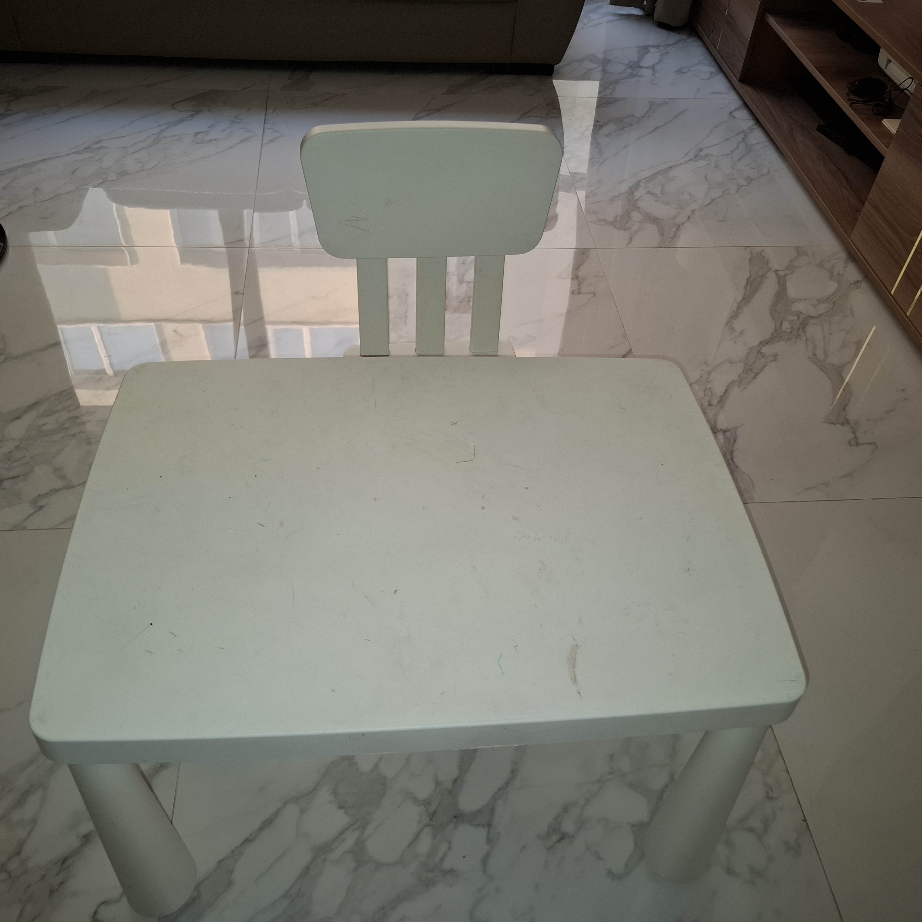 Small kids’ study / activity table with chair - Image 5