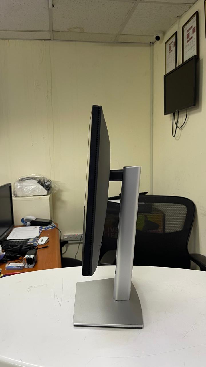 Dell 22inch Flat Pannel IPS Monitor - Image 4