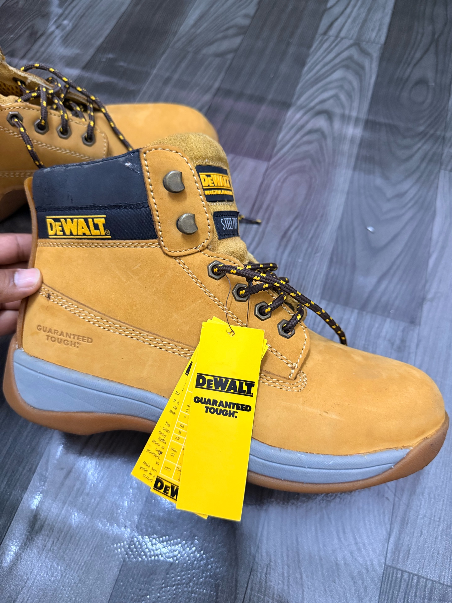 DEWALT SAFETY SHOE - Image 4