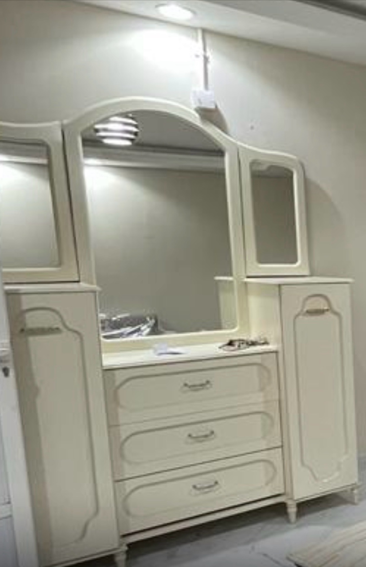 Storage with mirror - Image 3