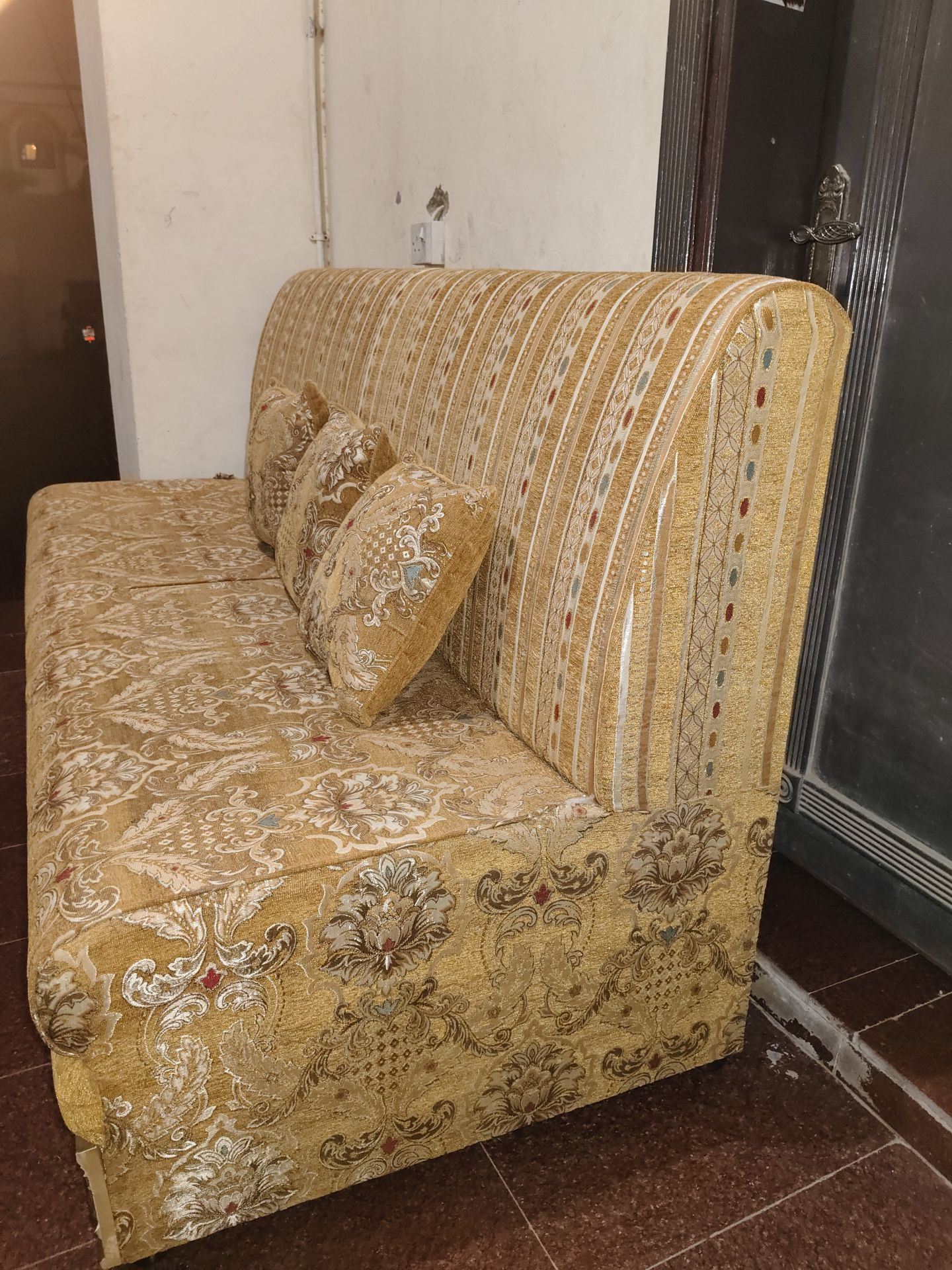 Arabic Sofa - Image 1