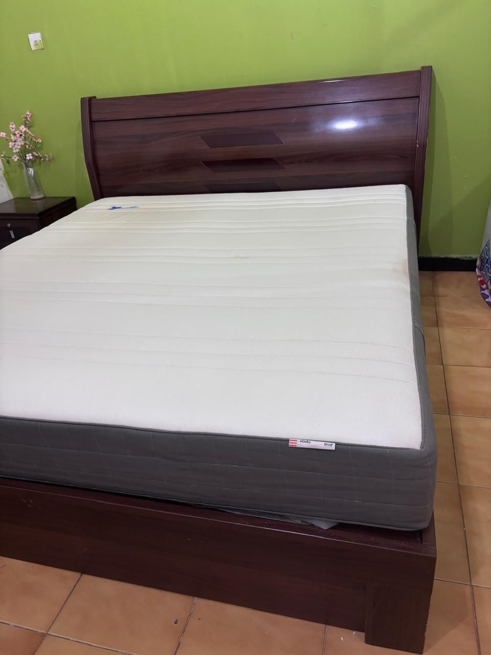 Heavy bed with IKEA mattress havog new. - Image 9