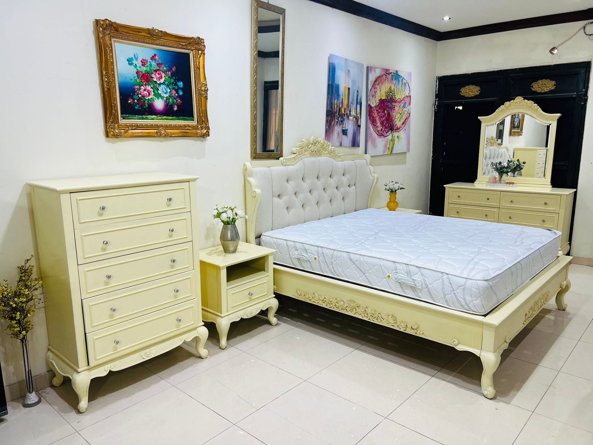 Luxurious bedroom set for sale - Image 1