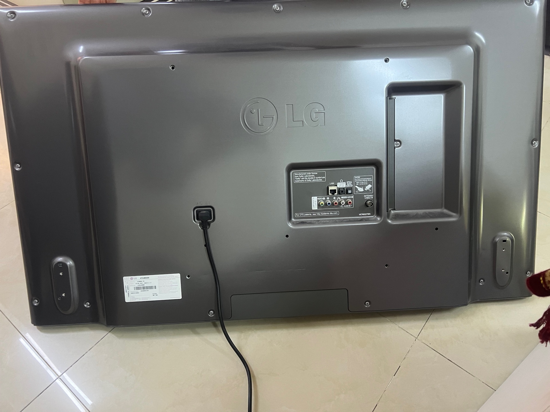 LG TV size 47 very good condition smart and 3D cinema  - Image 2