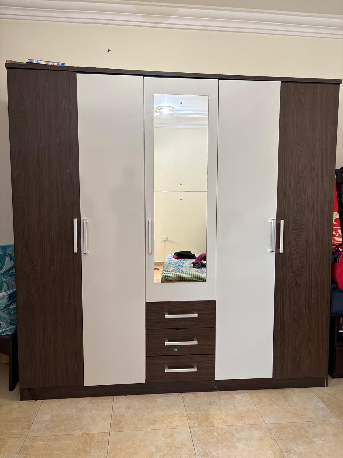 5 door wardrobe  - Image 2