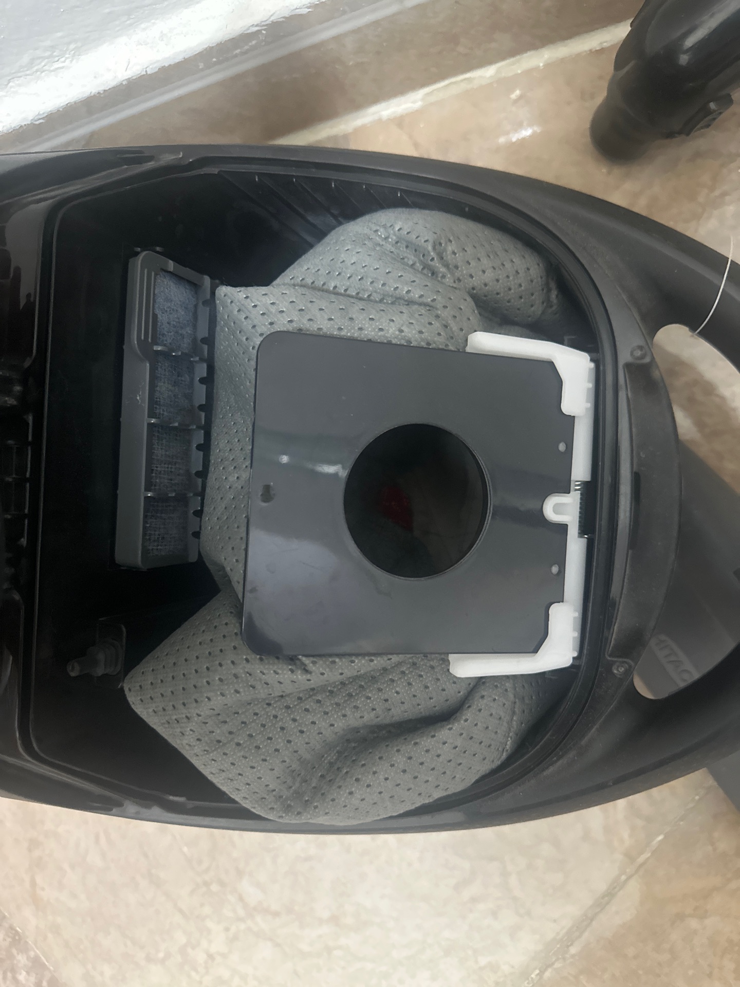 Vacuum cleaner  - Image 2