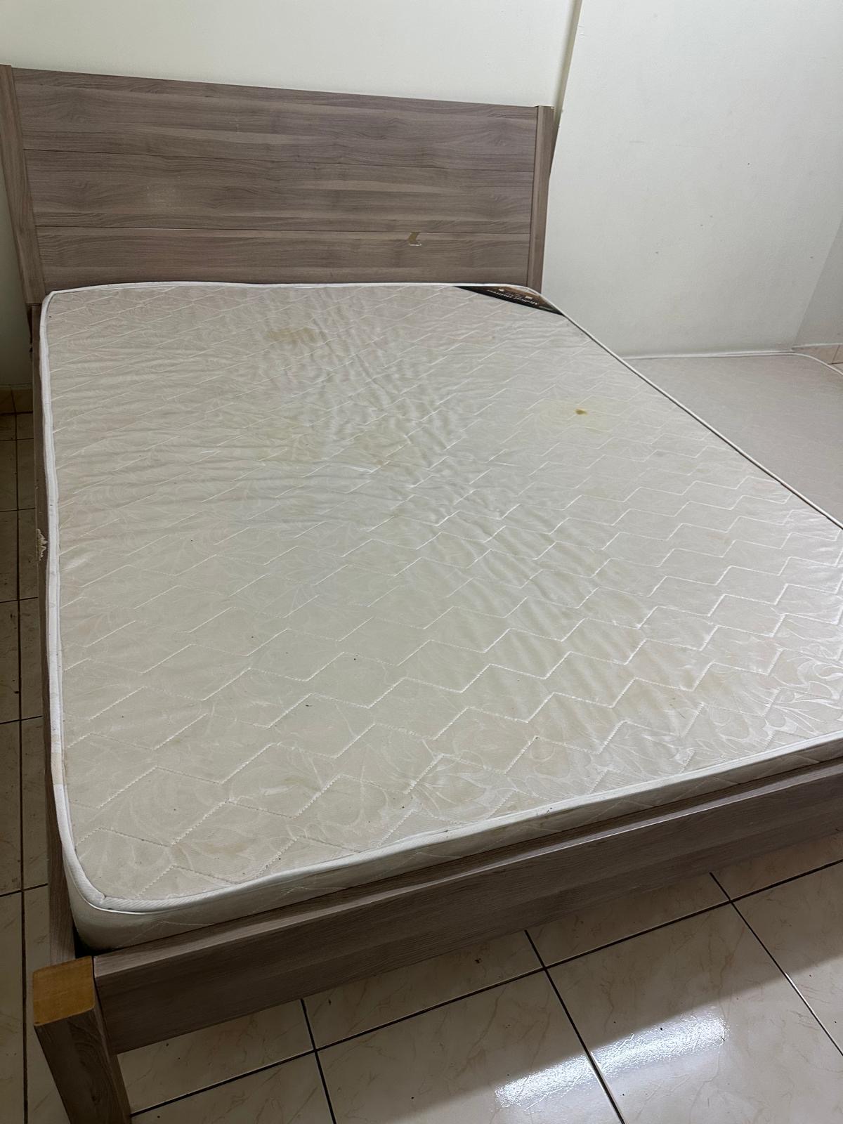 Bed queen - Image 1