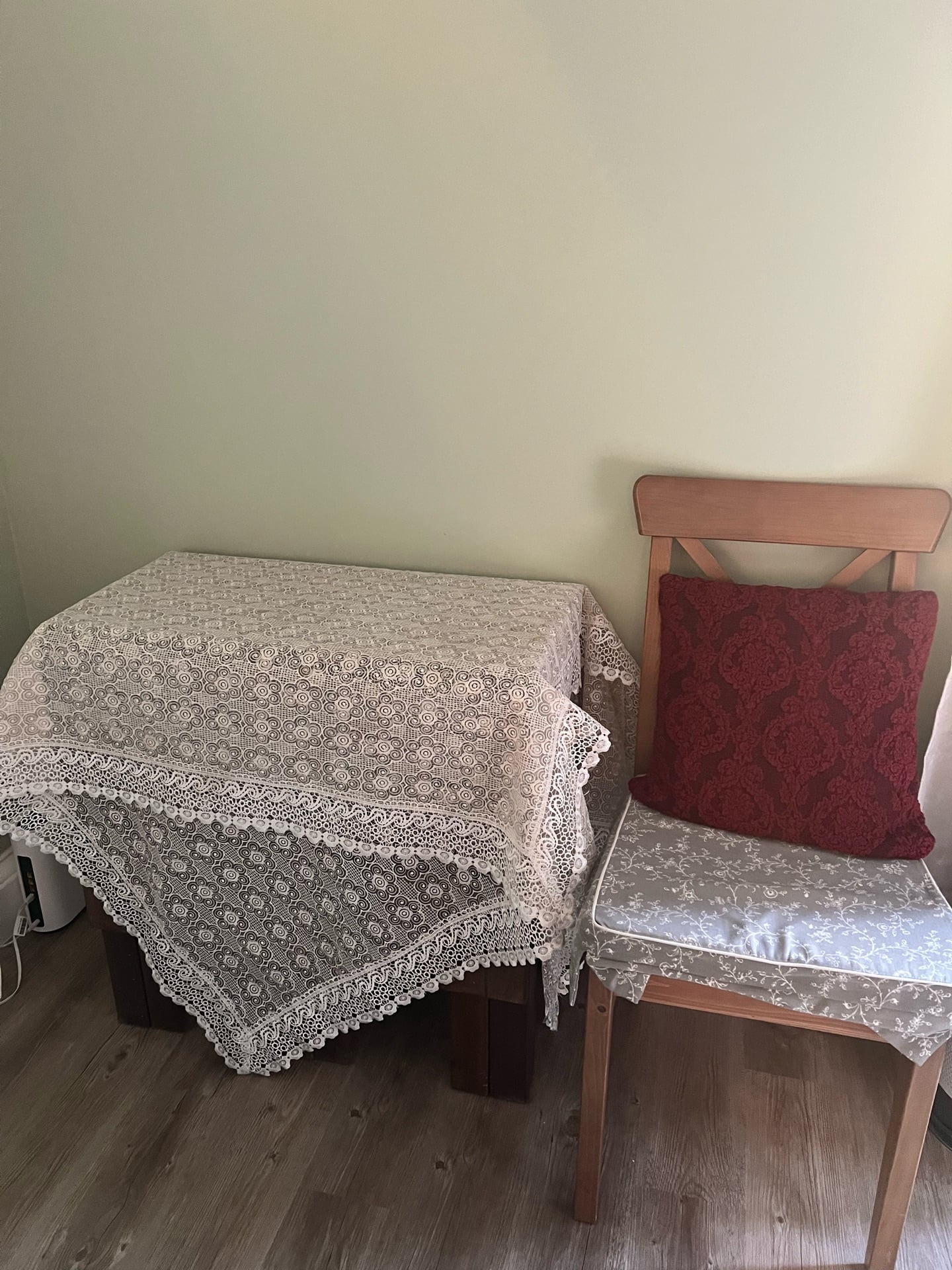 A convertable table with chairs for sale.  - Image 4