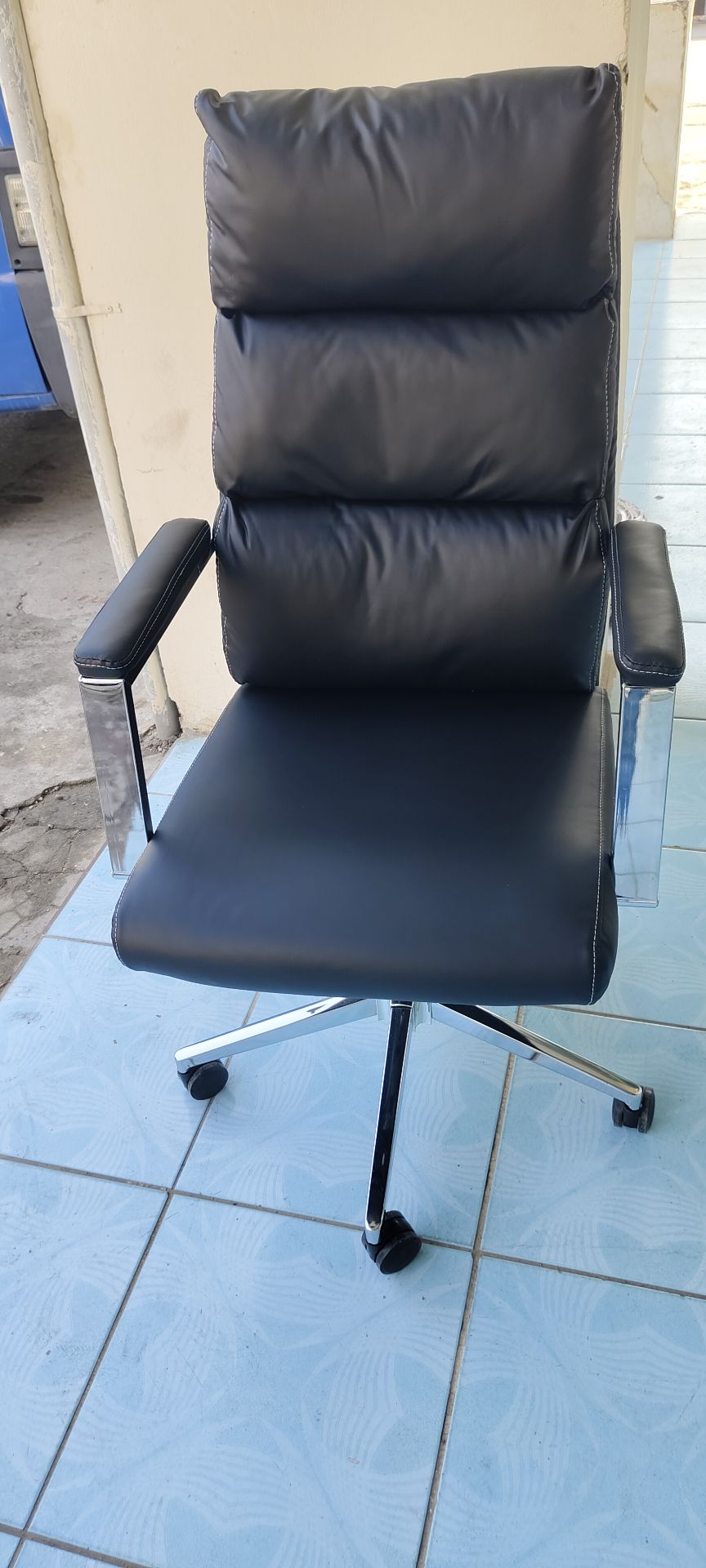 Office chair  - Image 3