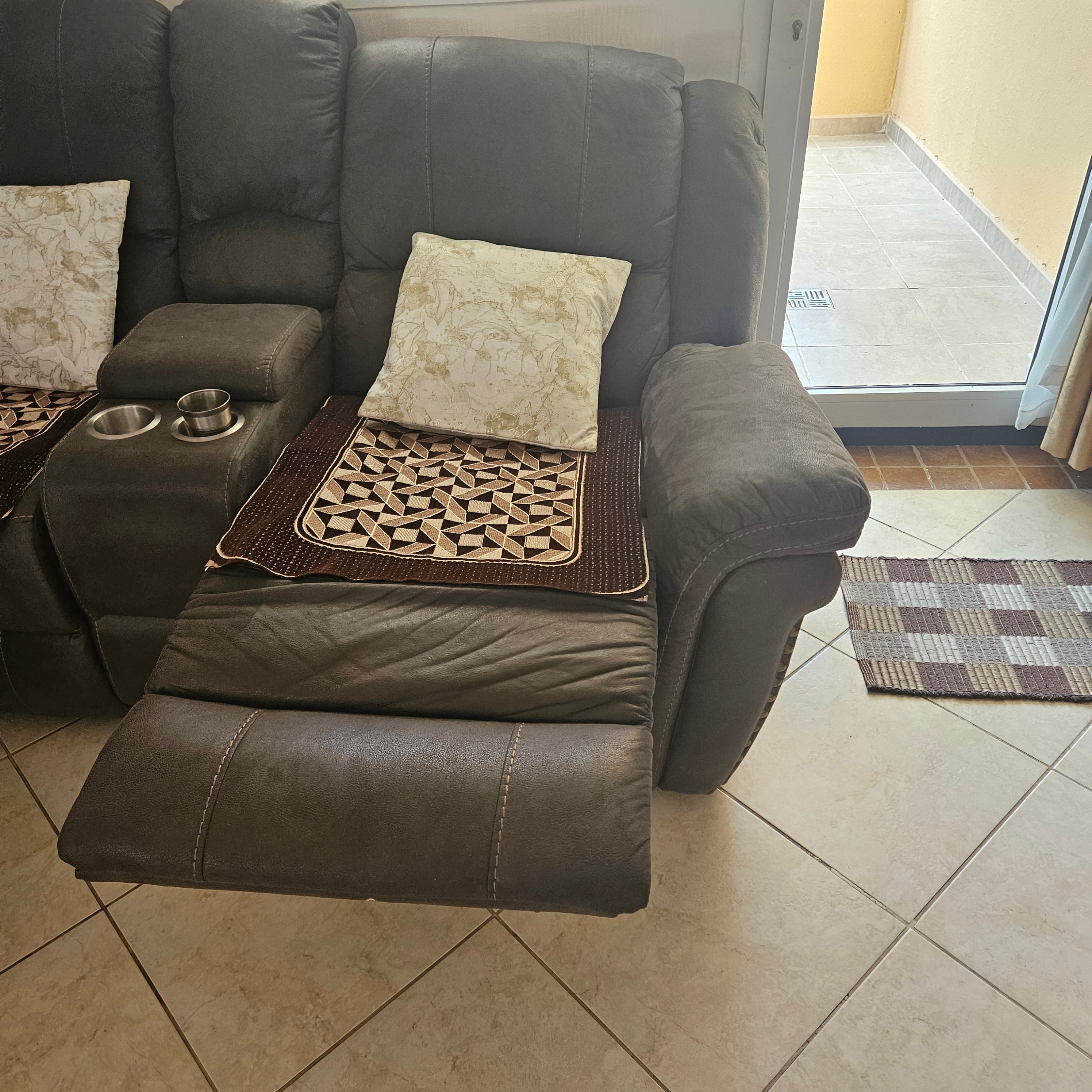 Recliner 05 seater sofa set for sell - Image 4