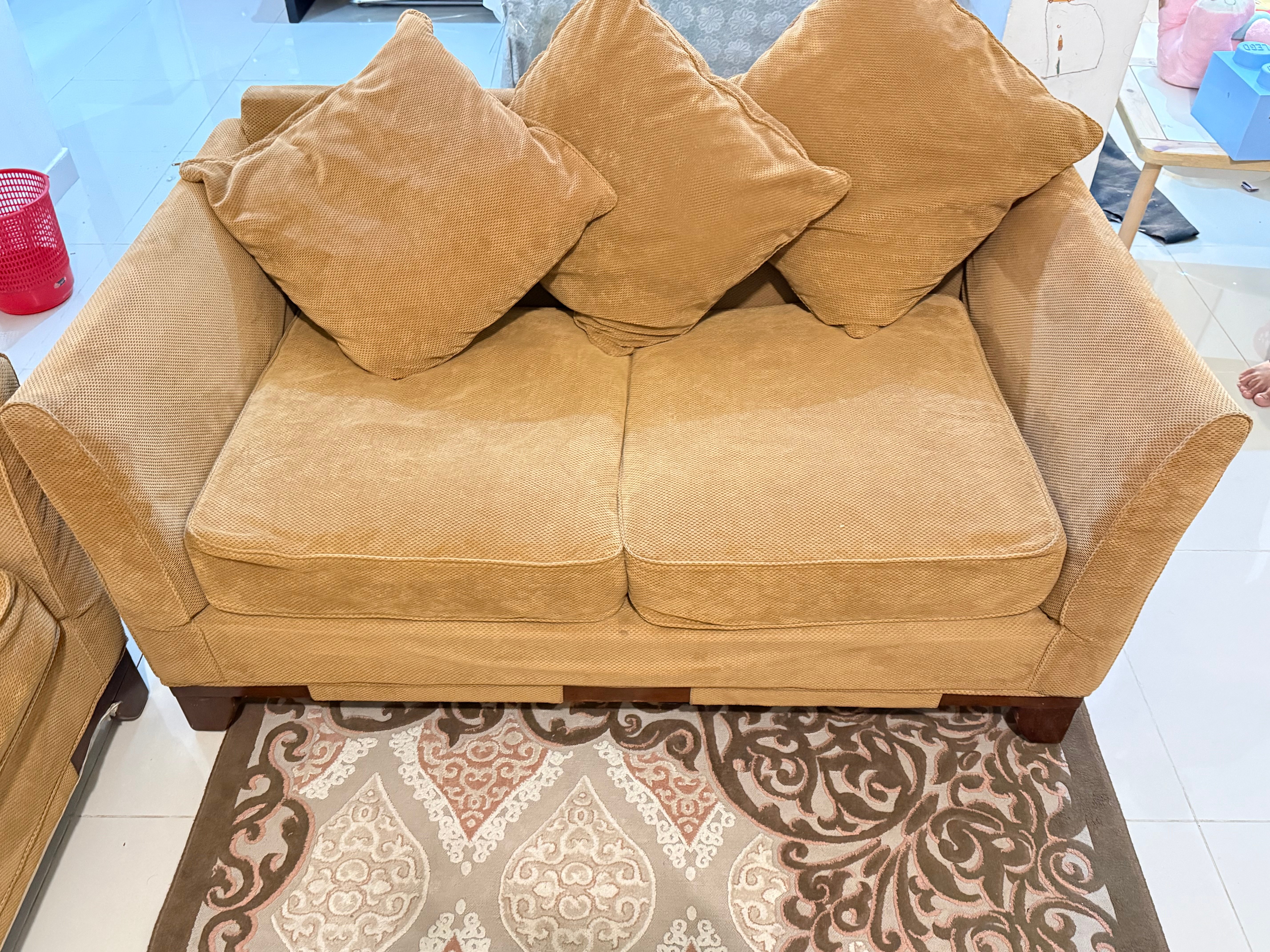 WELL MAINTAINED ..10 SEATER SOFA SET 6+3+3  - Image 6