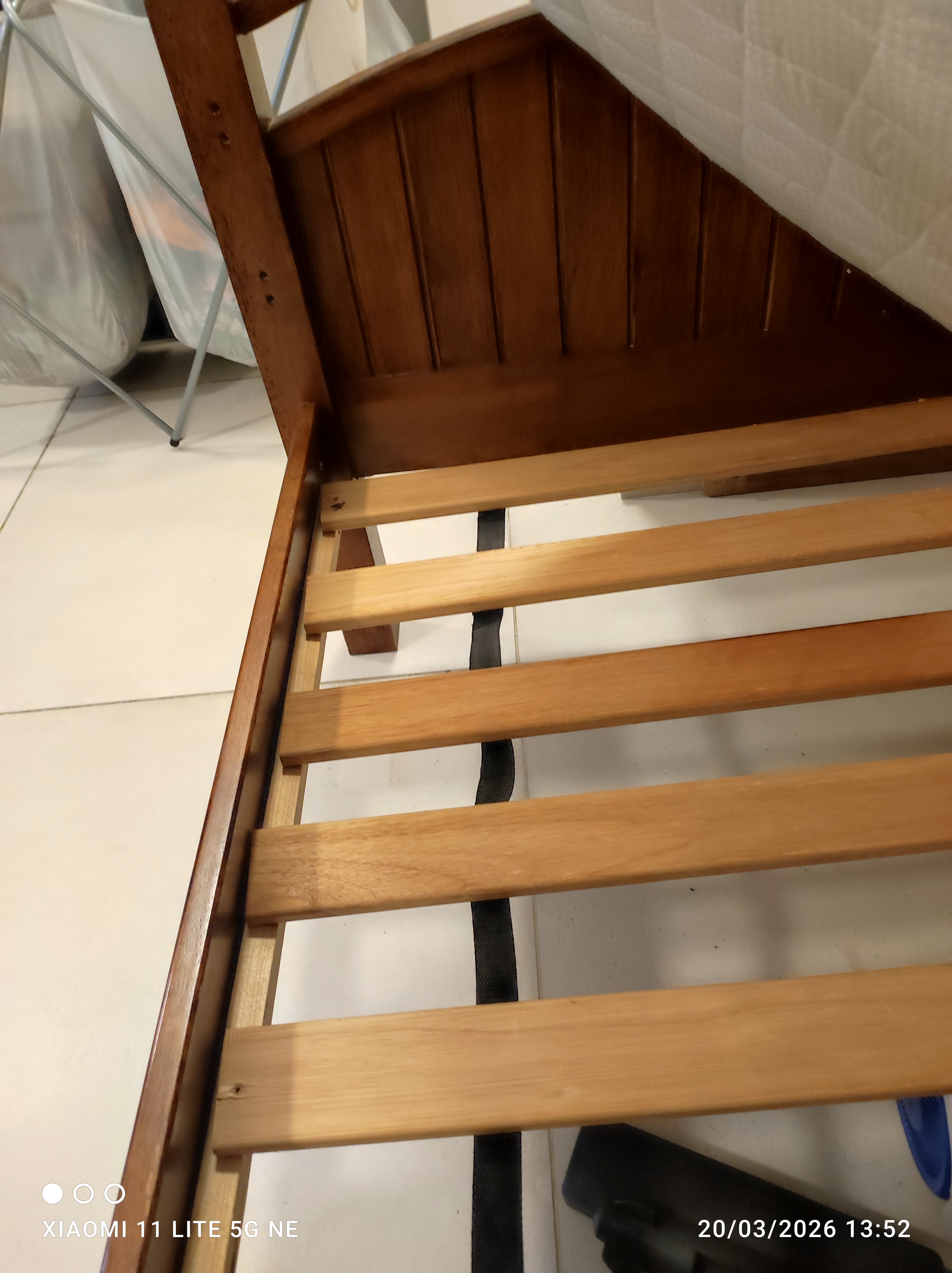 Comfortable and sturdy single bed for sale - Image 4