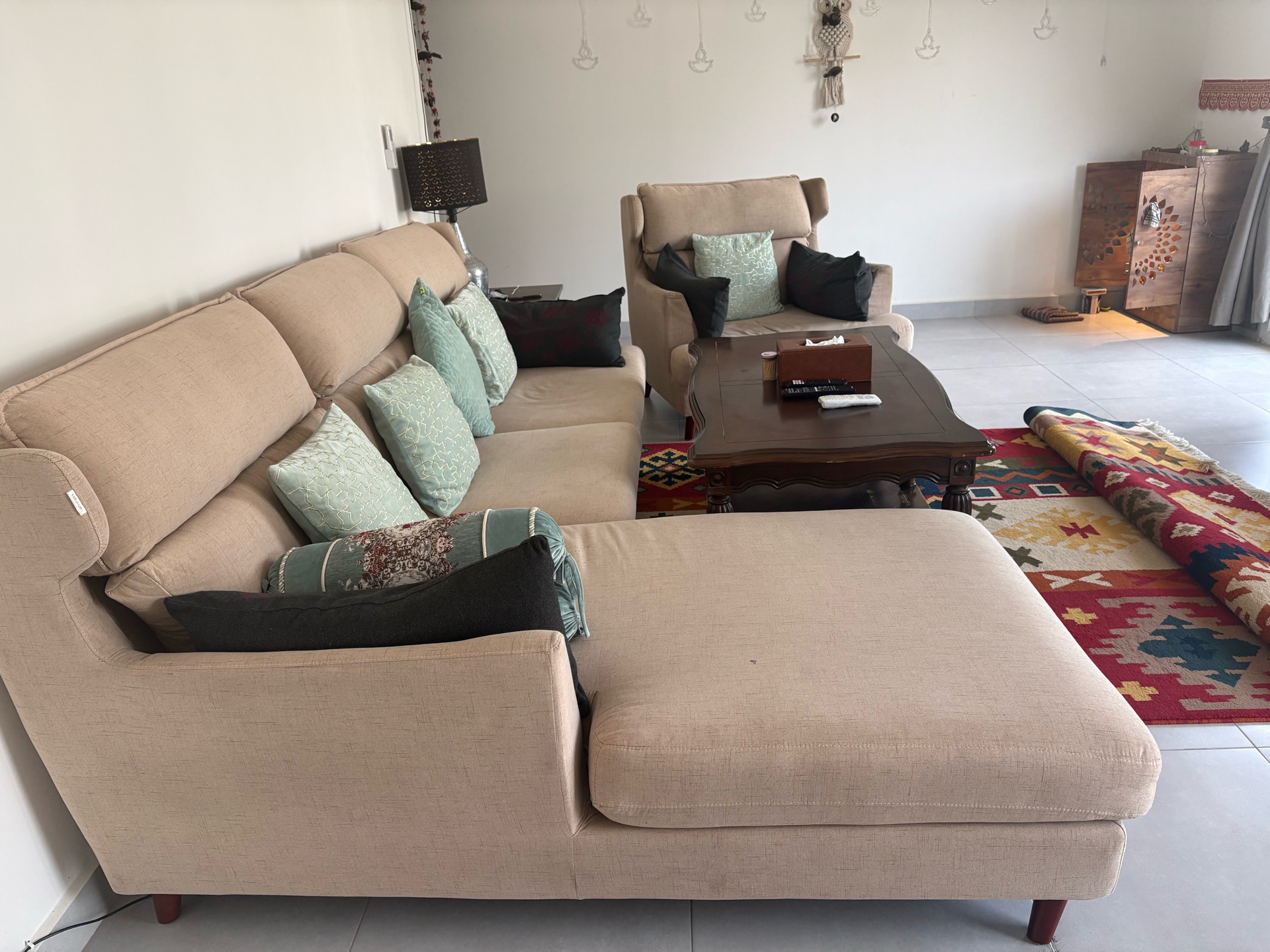 Sofa set with table  - Image 9