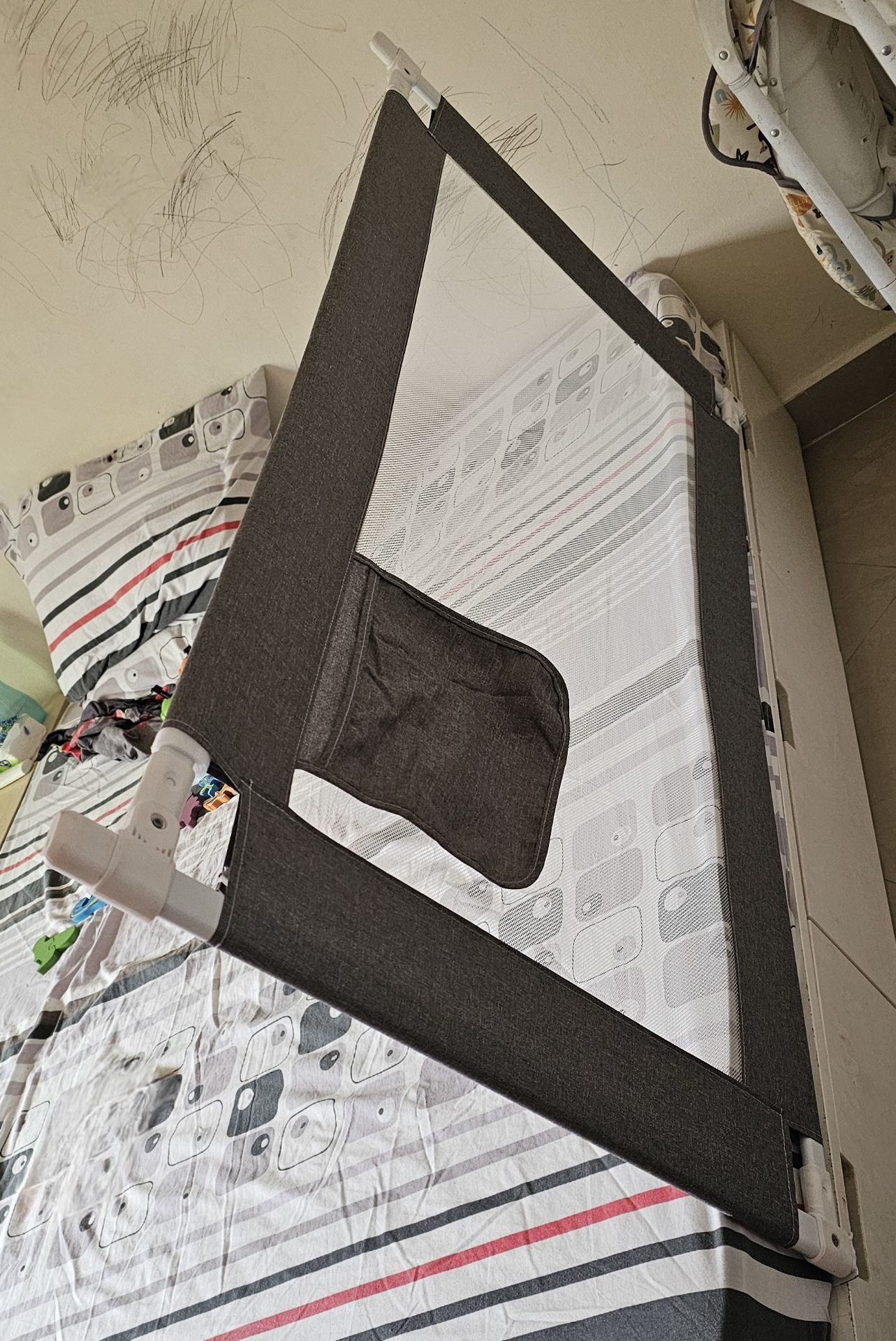 Bed safety rail - Image 4