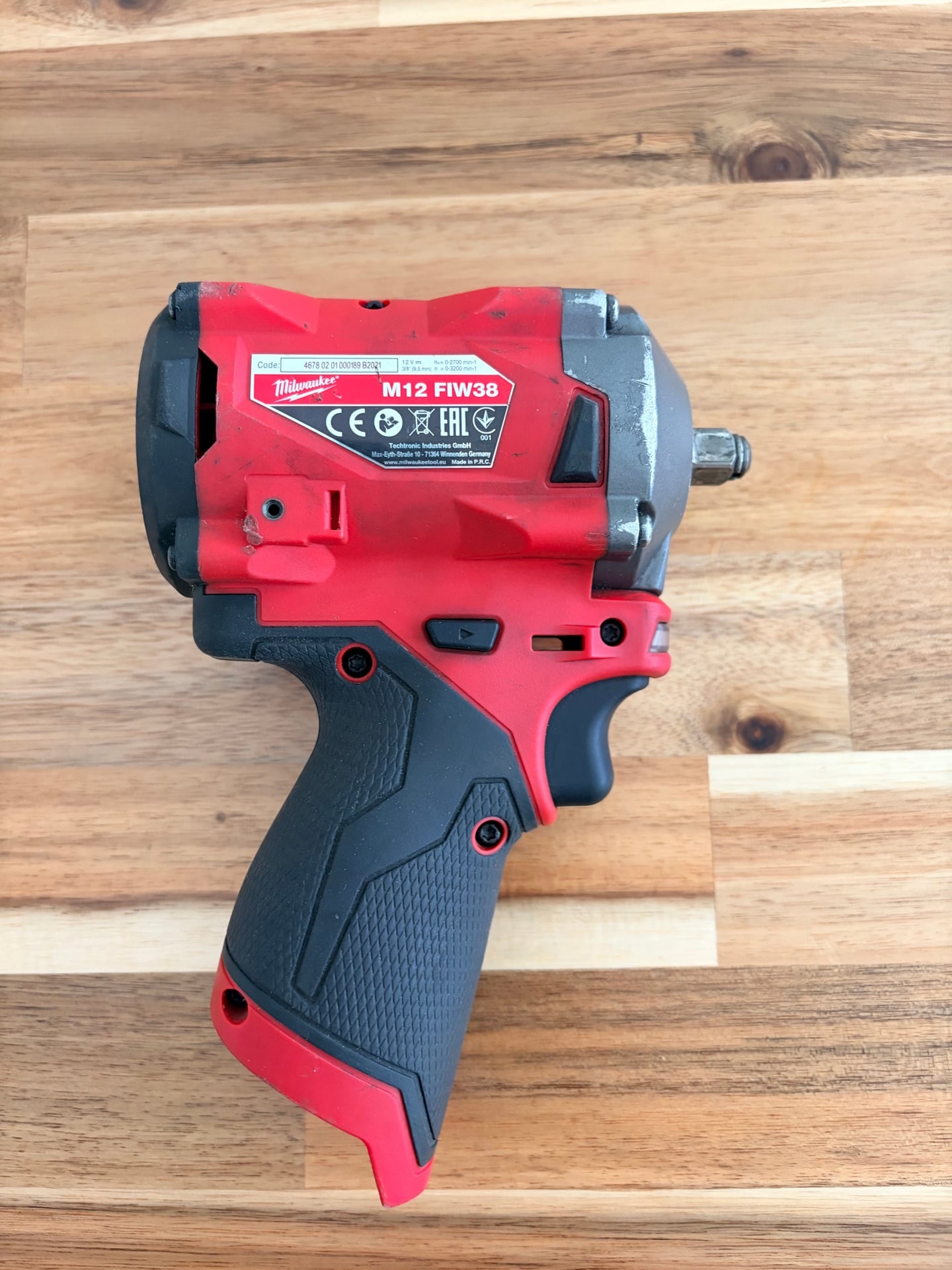 Milwaukee  M12 FUEL™ 3/8" STUBBY IMPACT WRENCH WITH (TOOL ONLY - Image 4