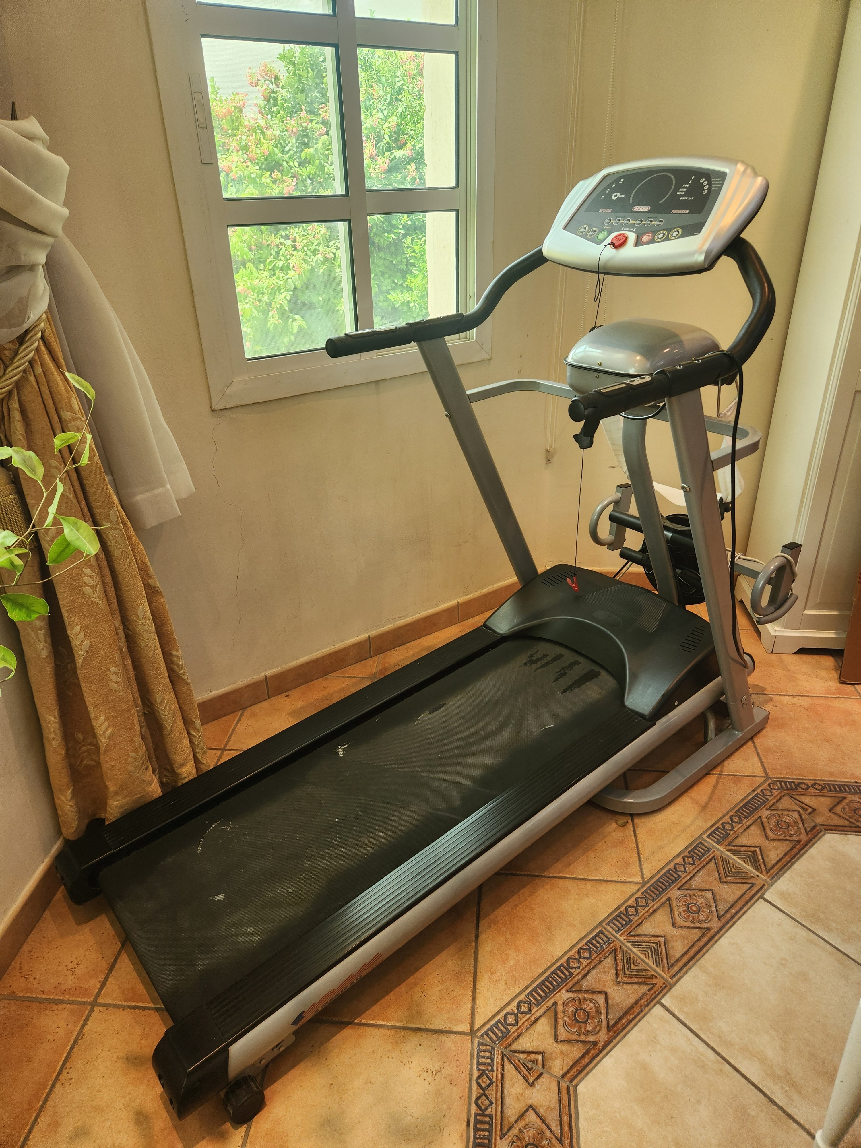 Treadmill & Massage Belt - Image 1