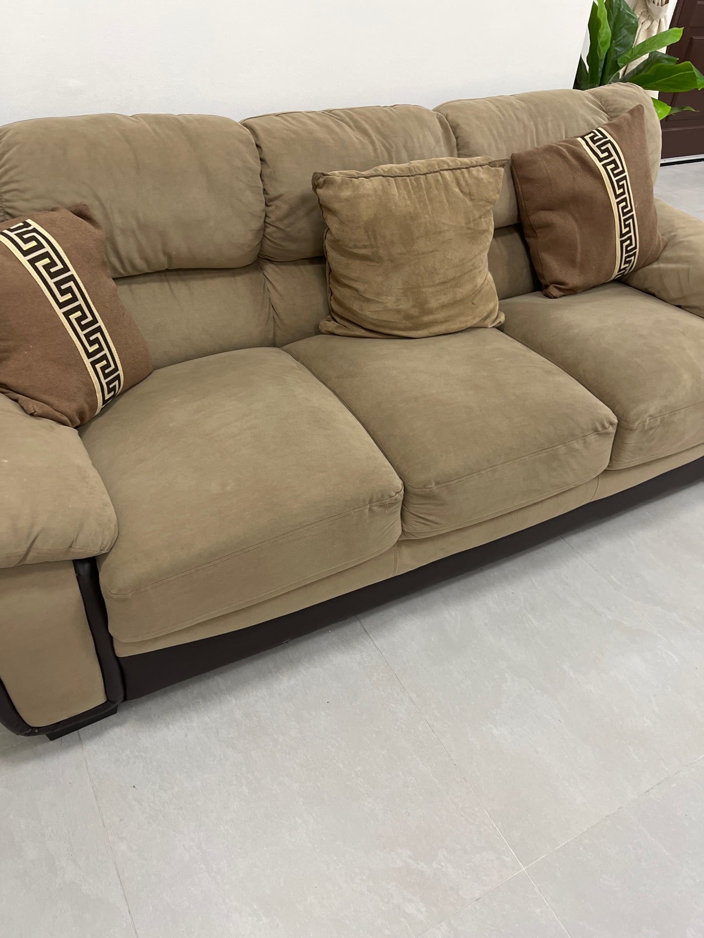 Pan home sofa - Image 1