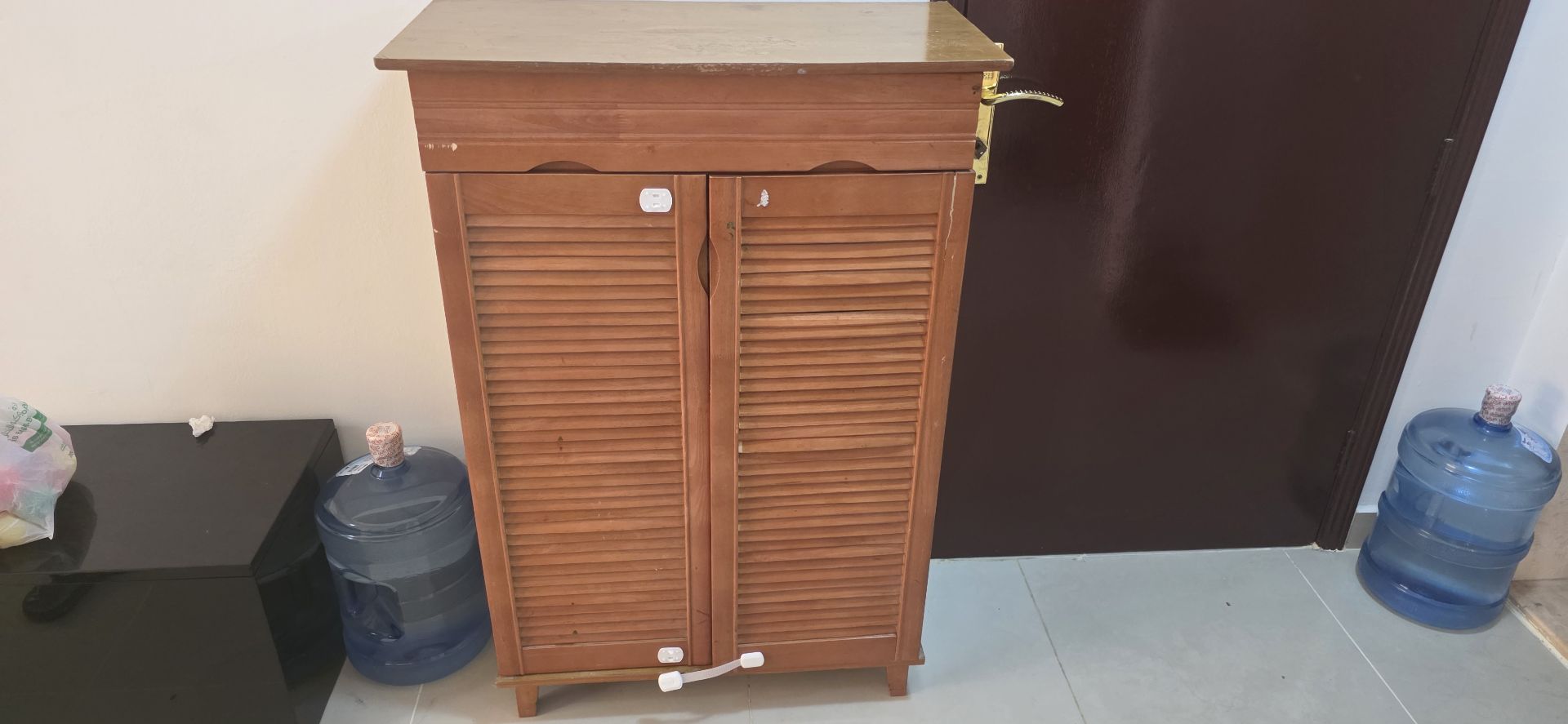 Wooden shoe rack - Image 1