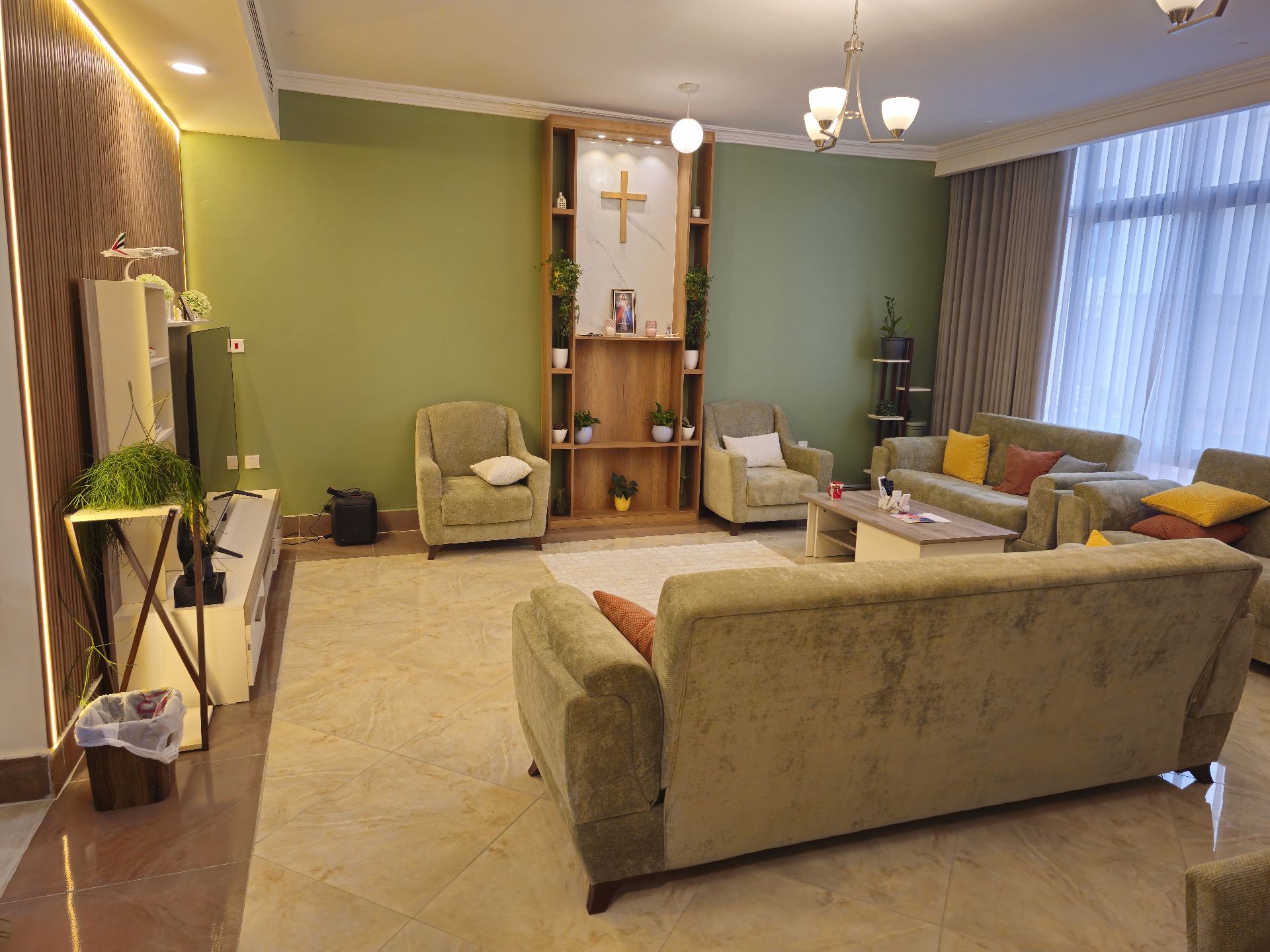 Sofa set with chairs - Image 1